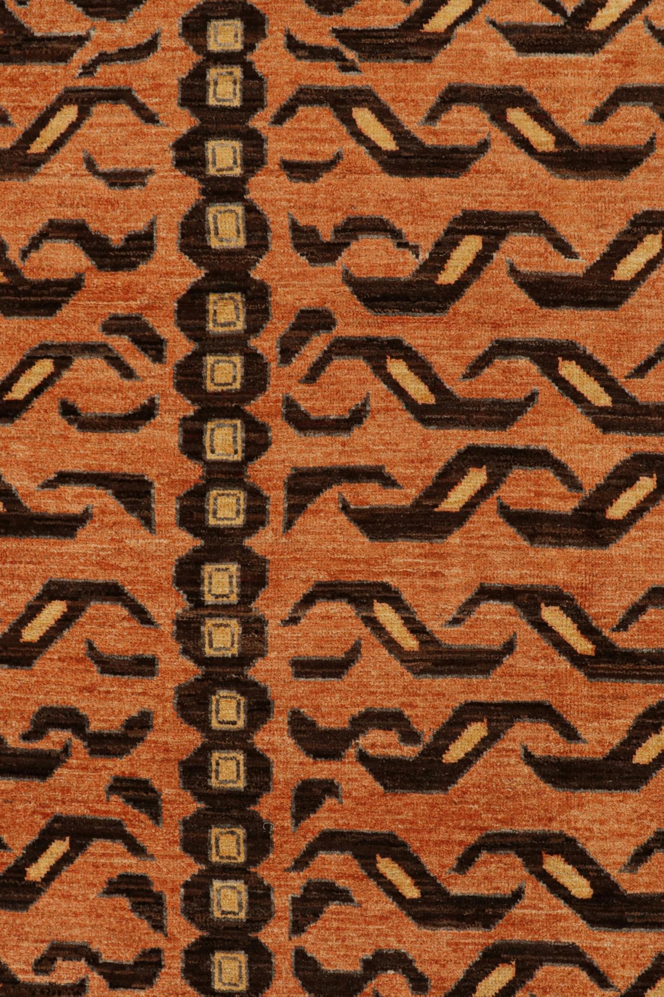 Rug & Kilim’s Classic-Style Tiger-Skin Rug Design with Orange & Brown Pictorial (Afghanisch) im Angebot