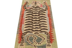 Traves de Mesa Estilo Clásico Piel de Tigre de Rug & Kilim en Beige con Dibujo Geométrico