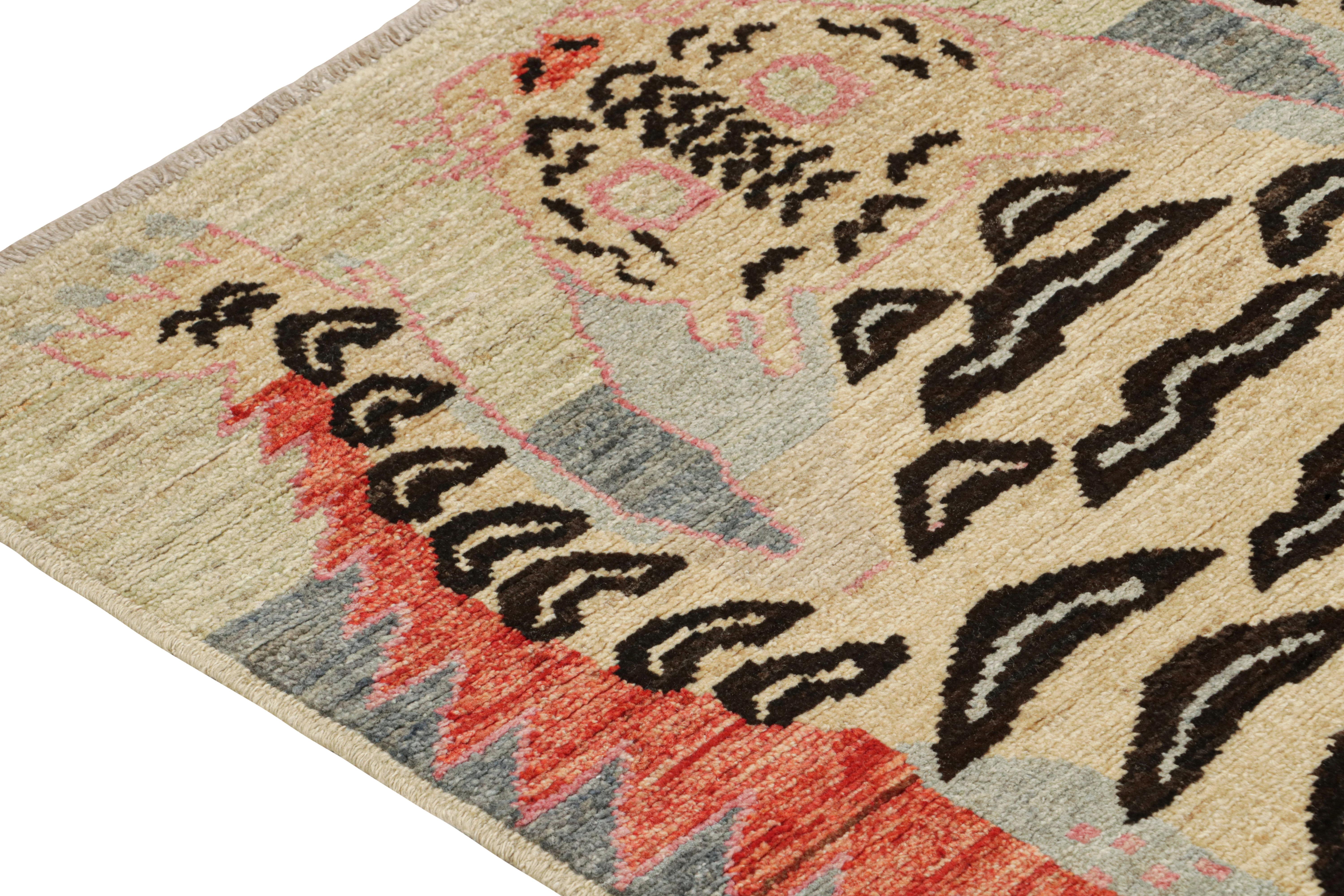 Rug & Kilim’s Classic Style Tiger-Skin Runner in Beige with Geometric Pictorial In New Condition For Sale In Long Island City, NY