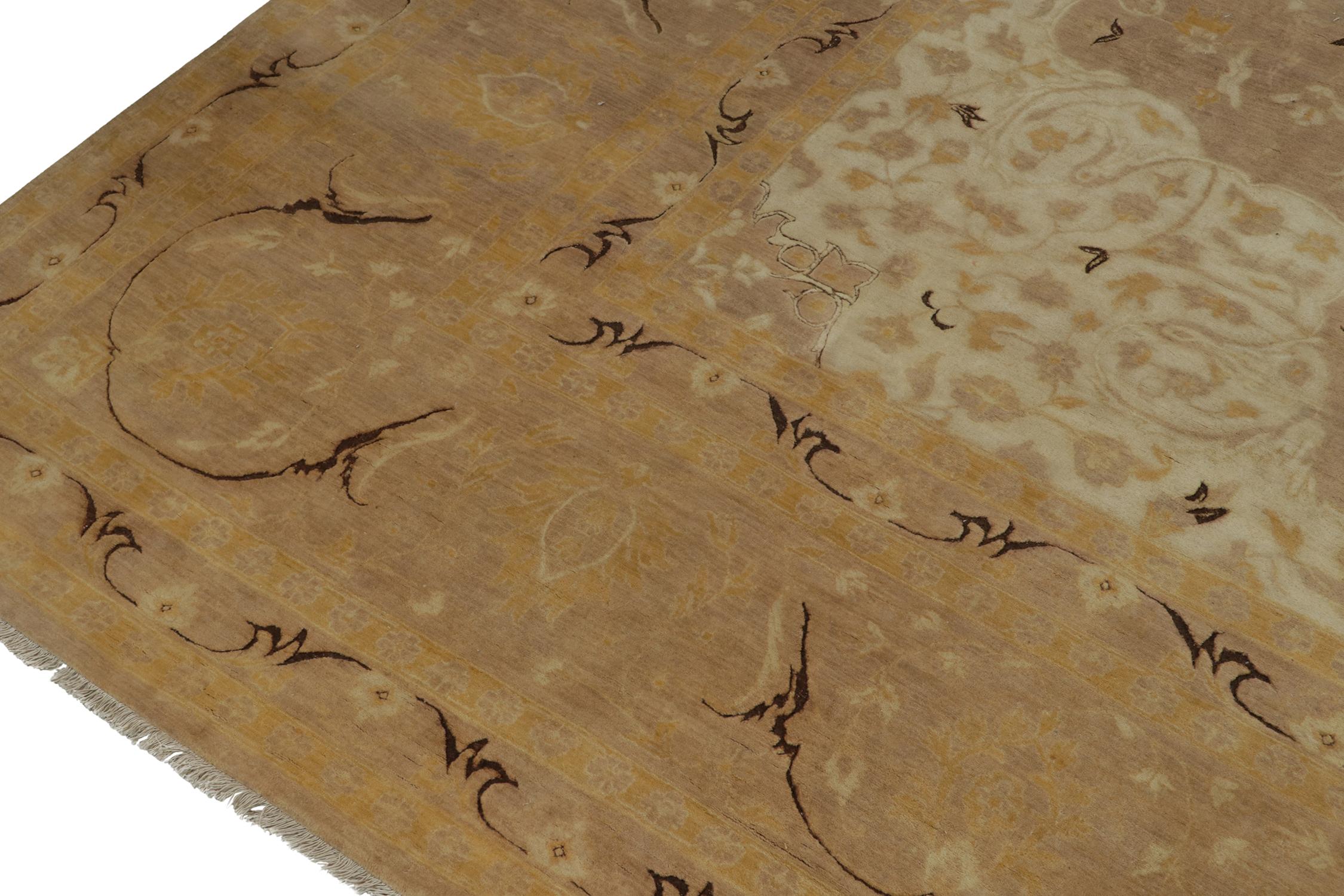 Rug & Kilim's Classic Tabriz-Stil Teppich in Beige-Braun und Gold Floral Patterns im Zustand „Neu“ im Angebot in Long Island City, NY