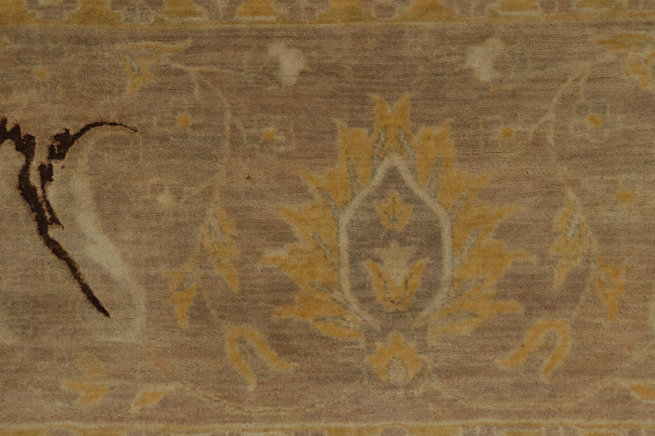 Rug & Kilim's Classic Tabriz-Stil Teppich in Beige-Braun und Gold Floral Patterns (21. Jahrhundert und zeitgenössisch) im Angebot