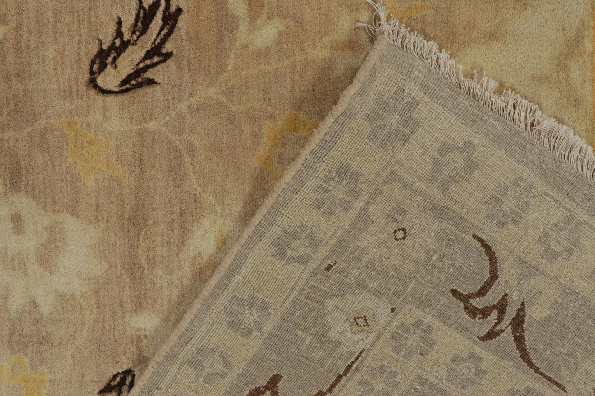 Rug & Kilim's Classic Tabriz-Stil Teppich in Beige-Braun und Gold Floral Patterns (Wolle) im Angebot