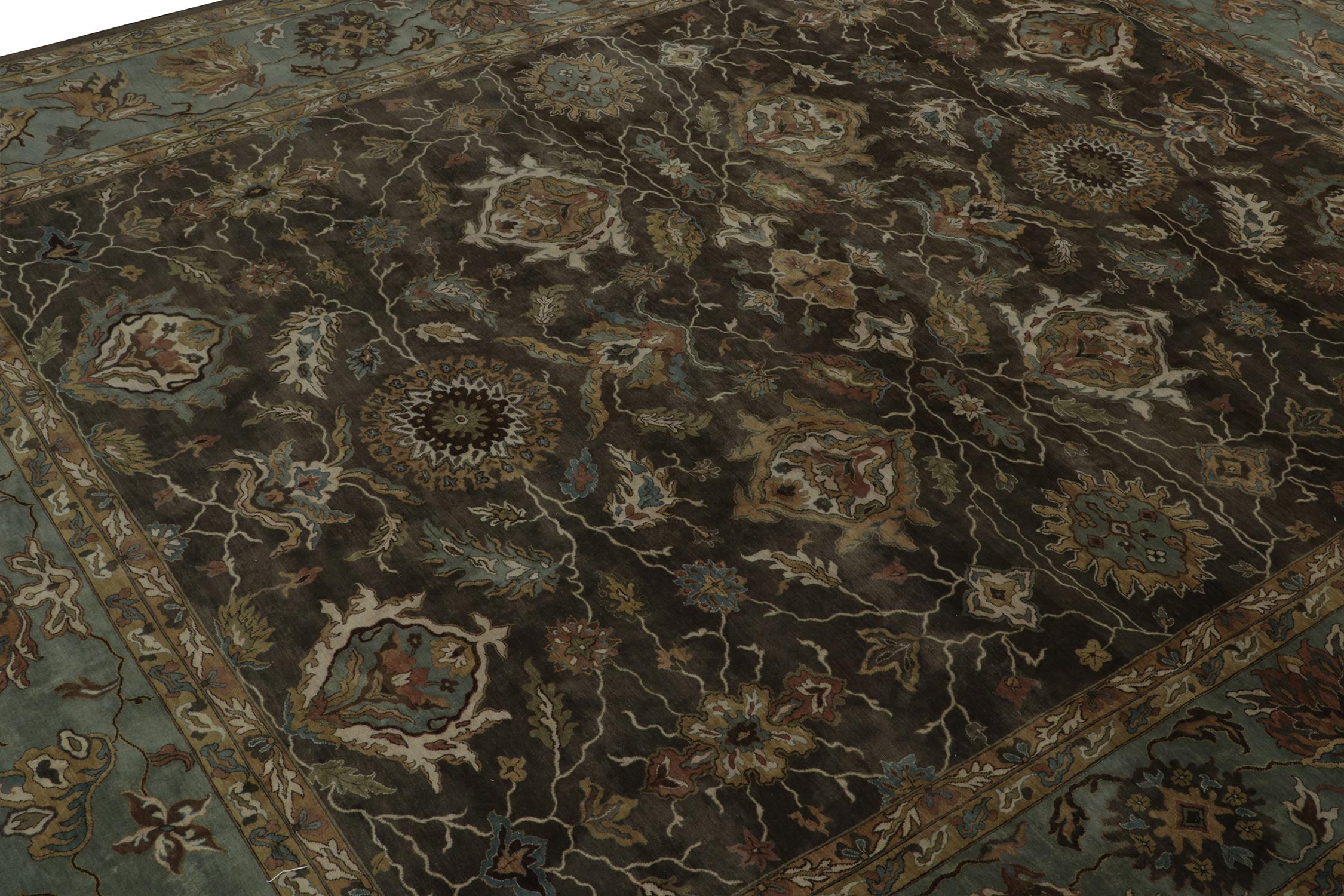 Alfombra clásica de estilo Tabriz de Rug & Kilim con motivos florales marrones, azules y dorados Anudado a mano en venta
