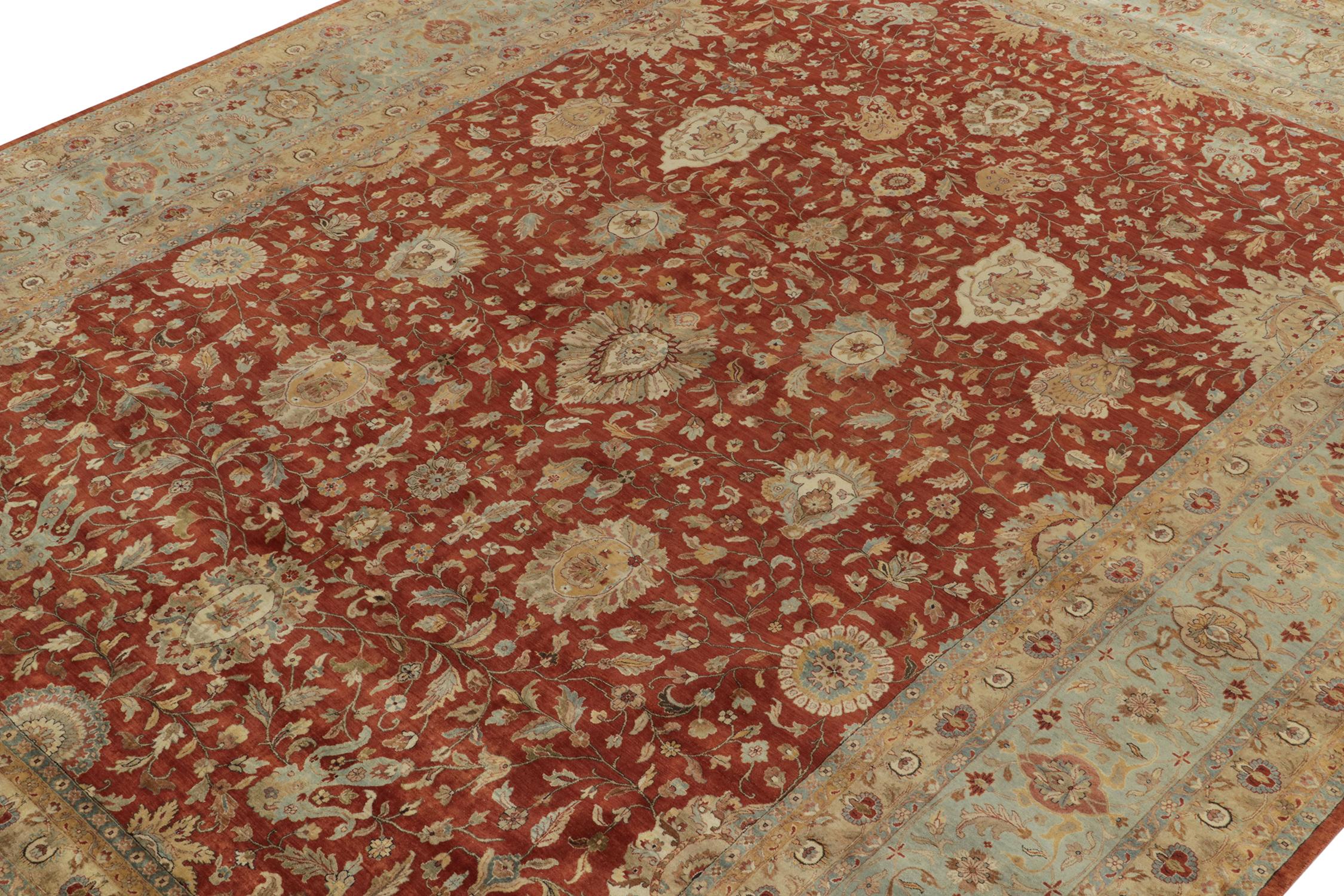 Annodato a mano Rug & Kilim è un tappeto classico in stile Tabriz con fiori beige e blu su rosso ruggine. in vendita