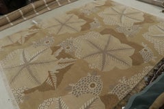 Rug & Kilim's Clouds Modern Rug Design in Beige-Braun mit floralen Medaillons