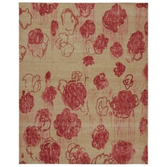 Rug & Kilim è un tappeto d'arte astratta contemporanea di colore beige-marrone con motivi floreali.