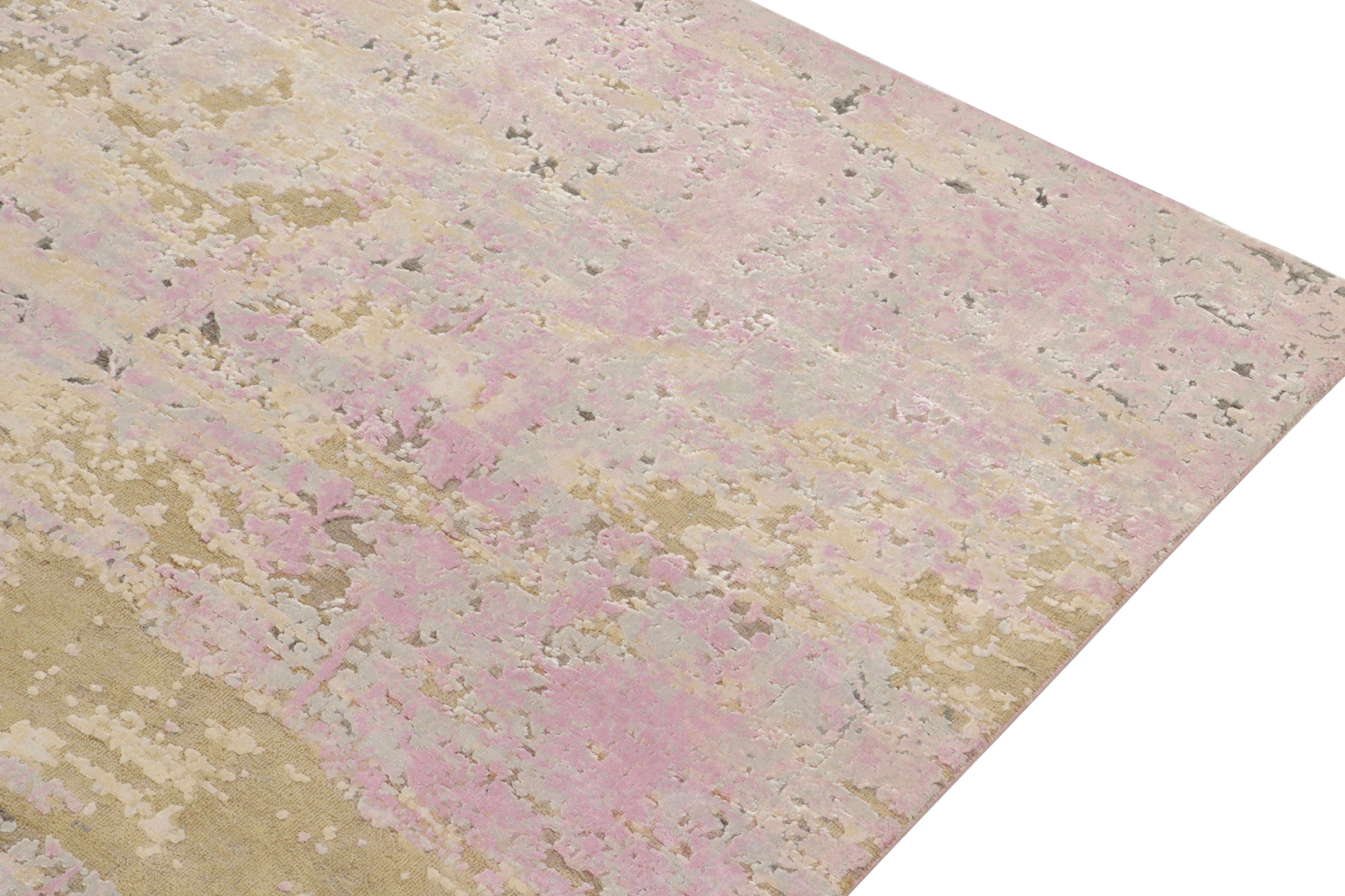 Alfombra abstracta contemporánea de Rug & Kilim en rosa y beige-marrón Anudado a mano en venta