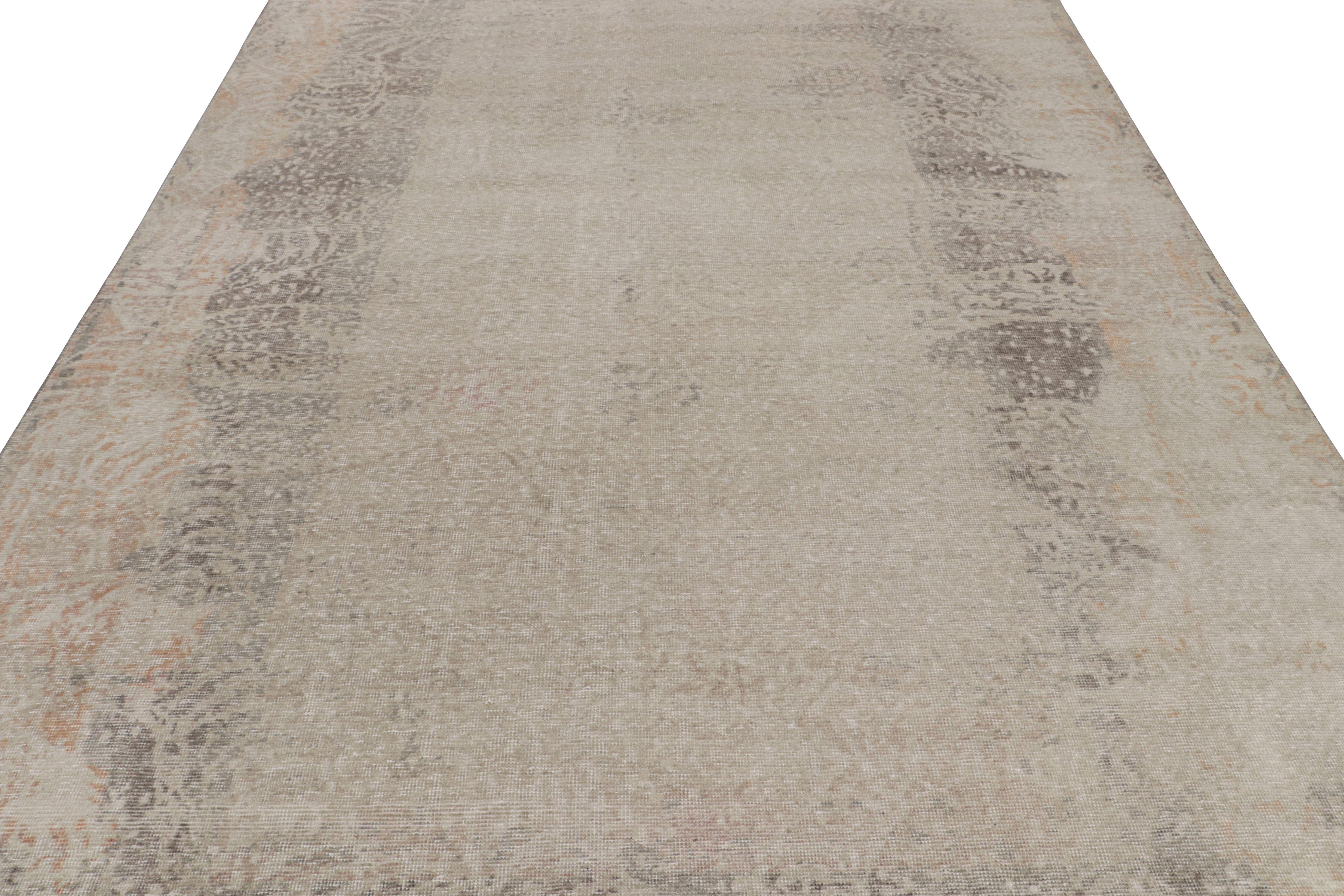 Rug & Kilim's Contemporary Abstract Rug in Taupe und Rust (Moderne) im Angebot