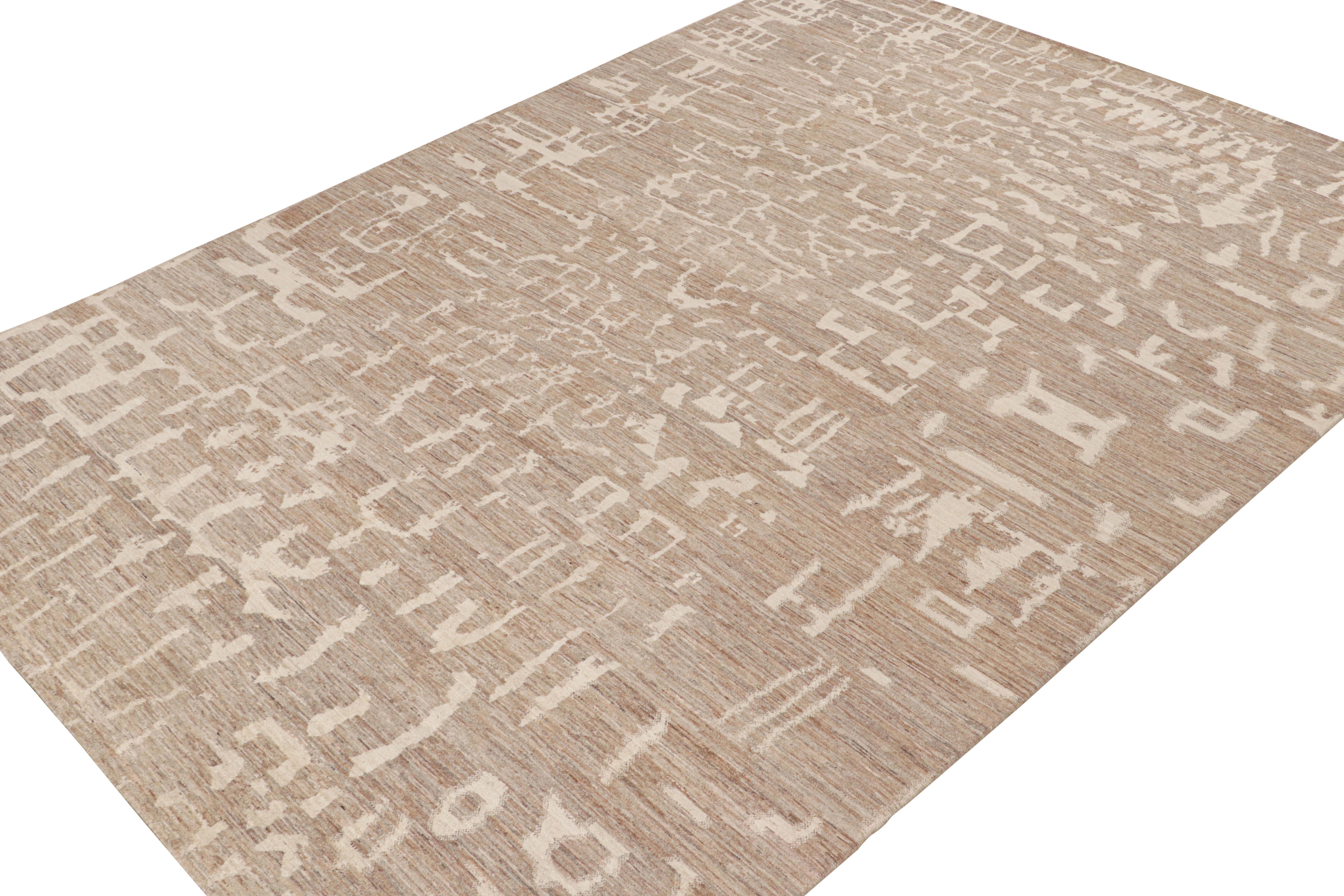 Zeitgenössischer abstrakter Teppich von Rug & Kilim mit beige-braunen, geometrischen Mustern (Moderne) im Angebot