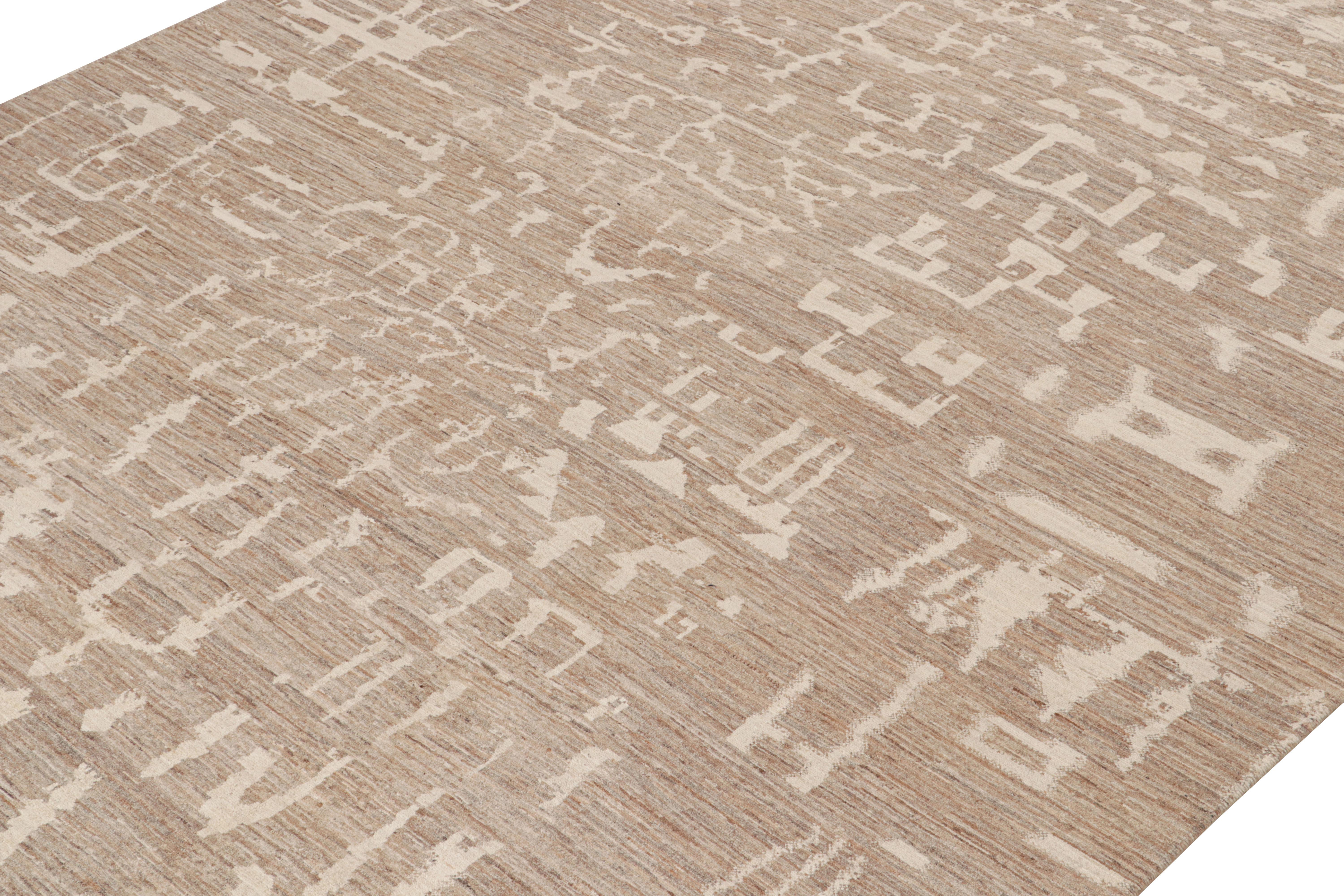 Zeitgenössischer abstrakter Teppich von Rug & Kilim mit beige-braunen, geometrischen Mustern (Pakistanisch) im Angebot