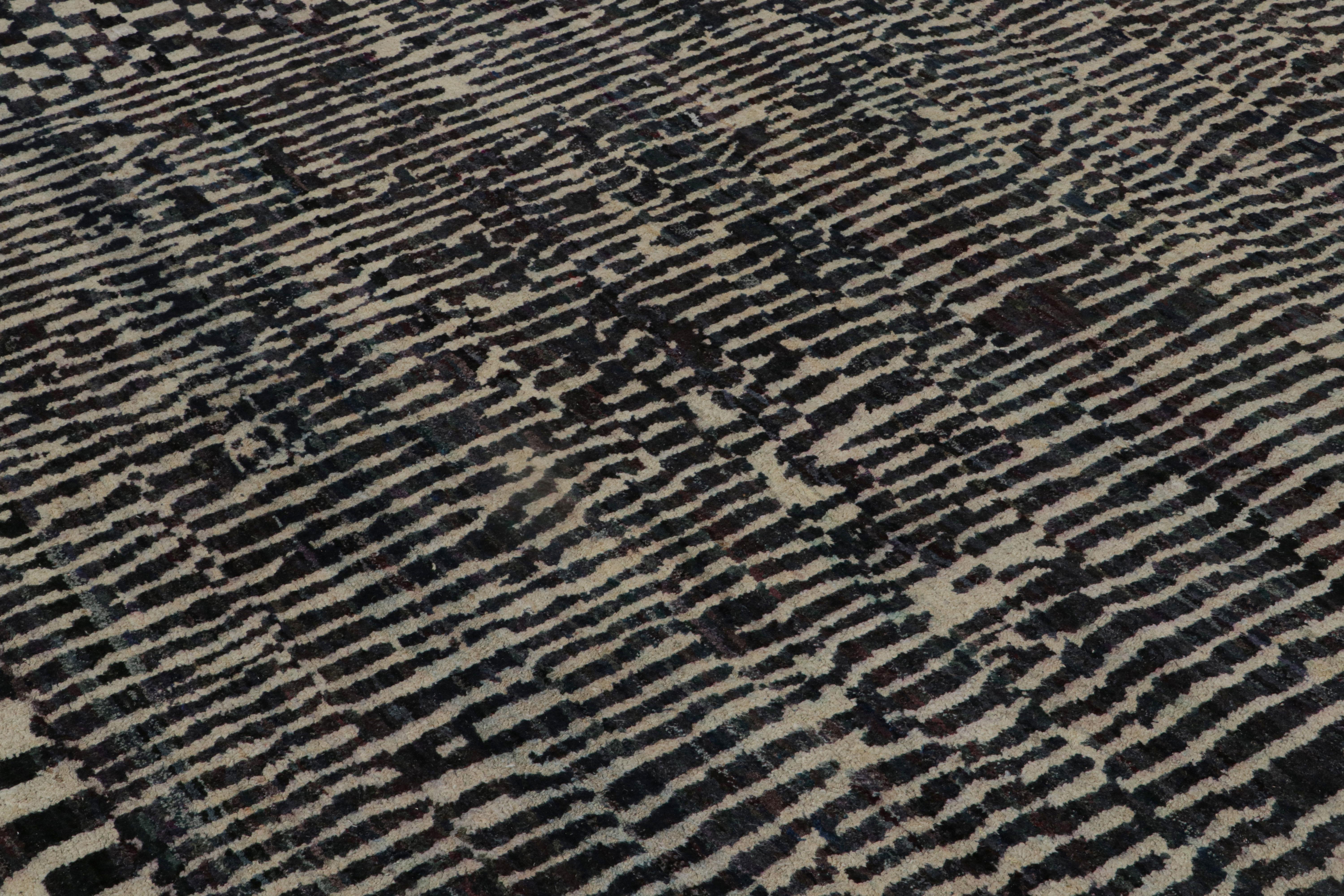 Rug & Kilim's Zeitgenössischer Abstrakter Teppich Mit Geometrischen Mustern (Indisch) im Angebot