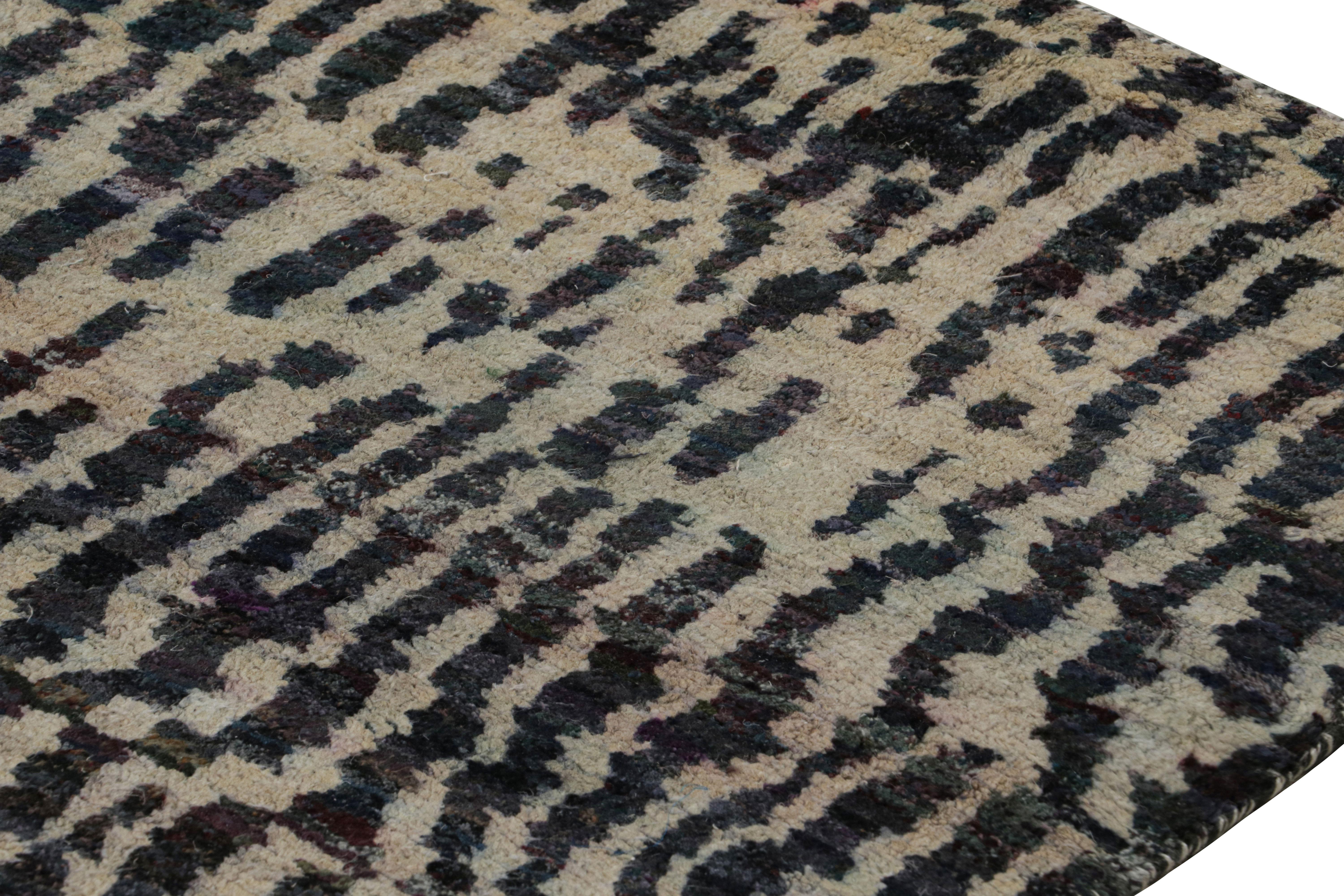 Rug & Kilim's Zeitgenössischer Abstrakter Teppich Mit Geometrischen Mustern (Handgeknüpft) im Angebot