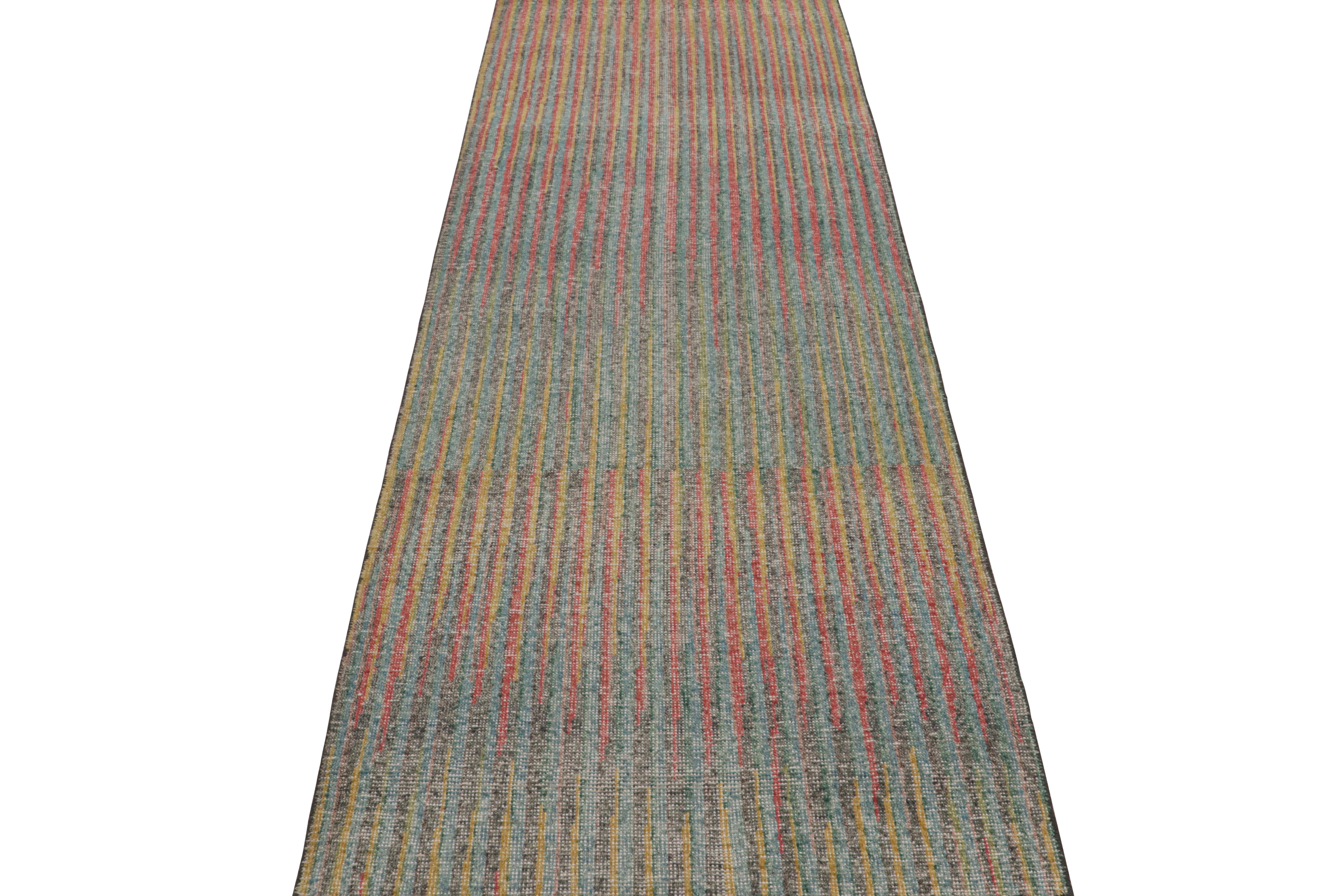 Rug & Kilims zeitgenössischer abstrakter Läufer mit polychromen Streifen (Moderne) im Angebot