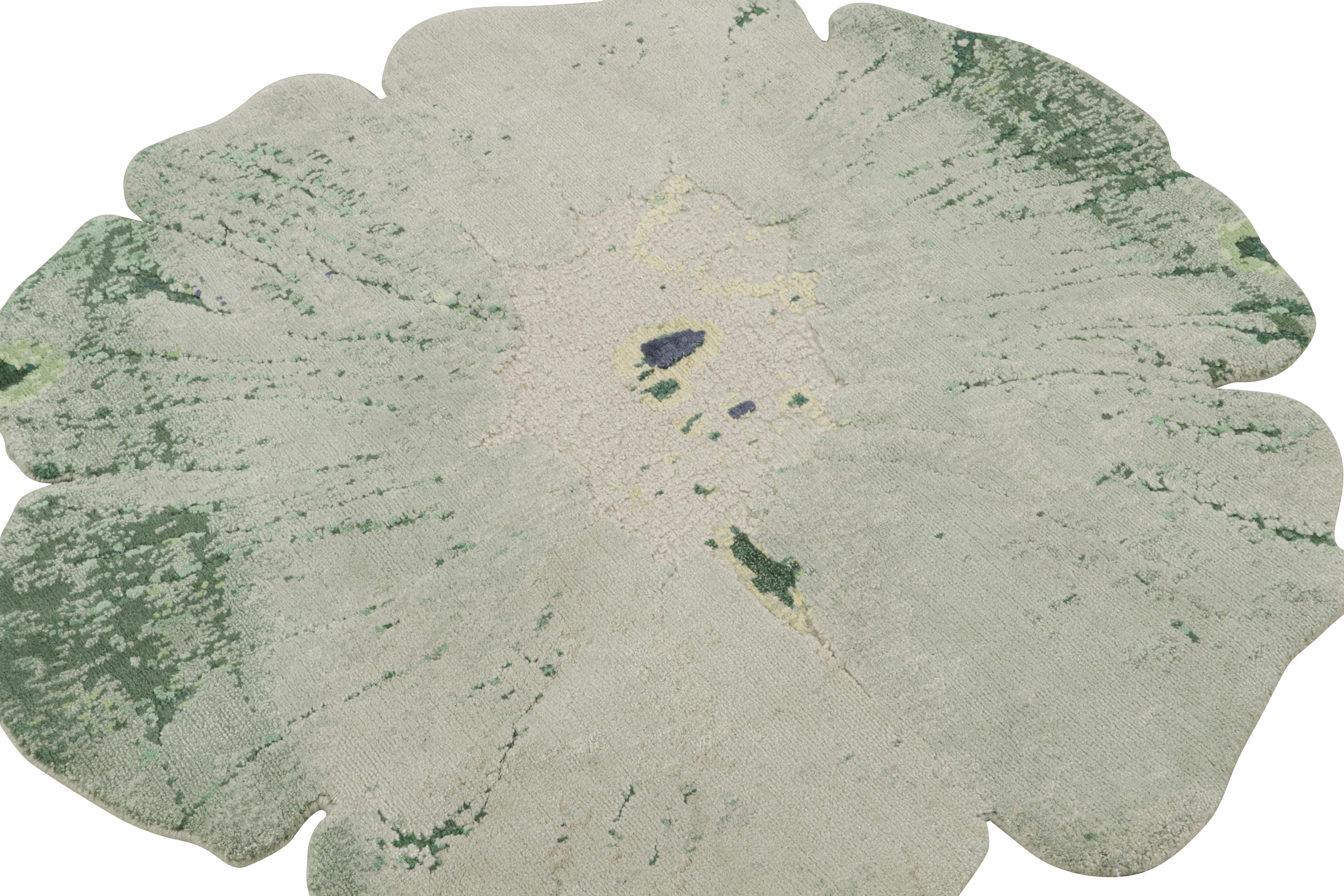 Hand knotted in wool, this 4x4 contemporary rug “Fleur” is made into the shape of a flower, while its pattern enjoys an abstract, painterly sensibility.  

On the Design:

Connoisseurs may admire this minimalist rug with warm, creamy tones of orange