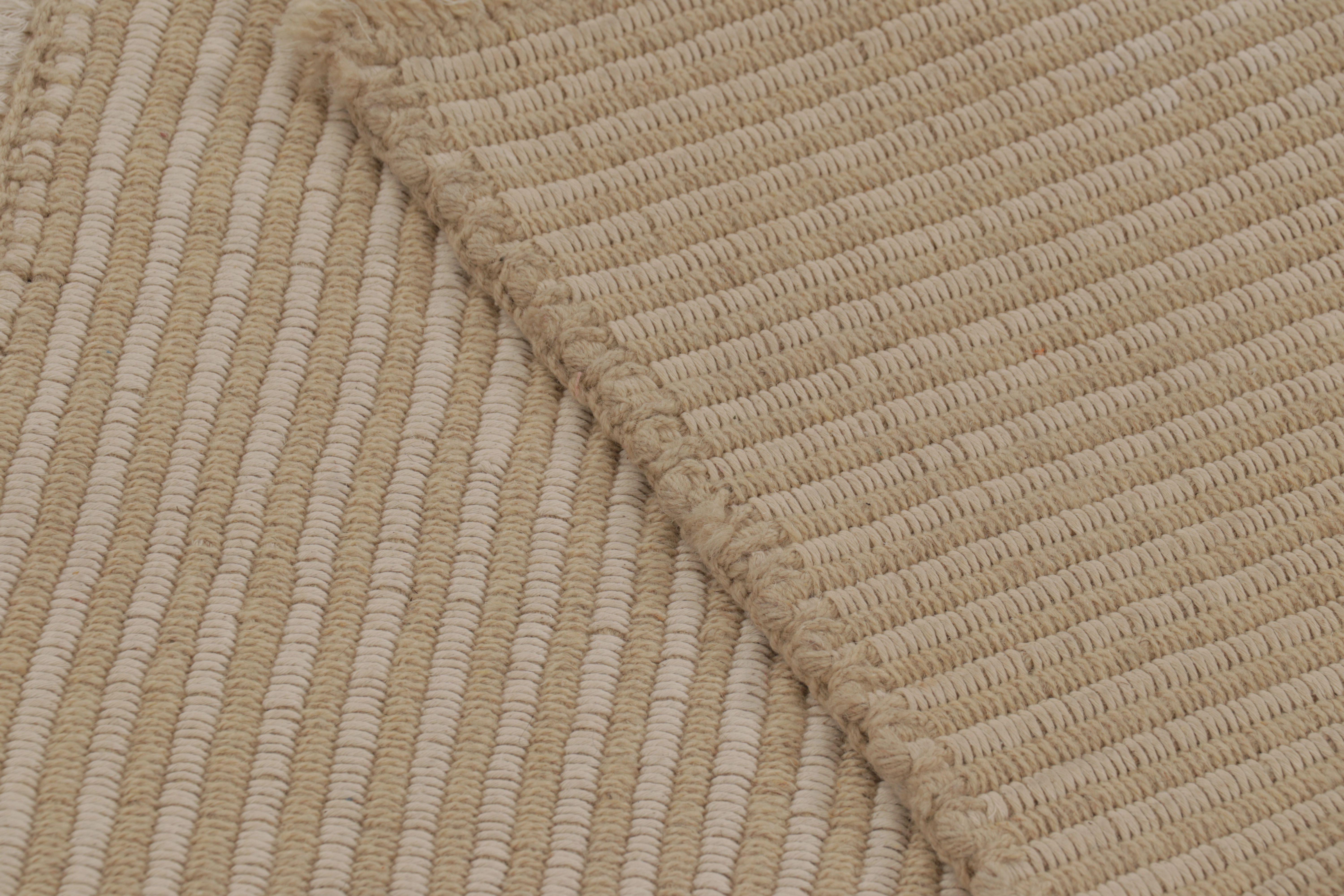 Rug & Kilim's Zeitgenössischer Akzent-Kilim, quadratischer Teppich in Creme und weißen Streifen (Wolle) im Angebot