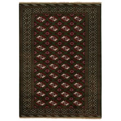 Tappeto Baluch contemporaneo di Rug & Kilim con motivi rossi e verdi