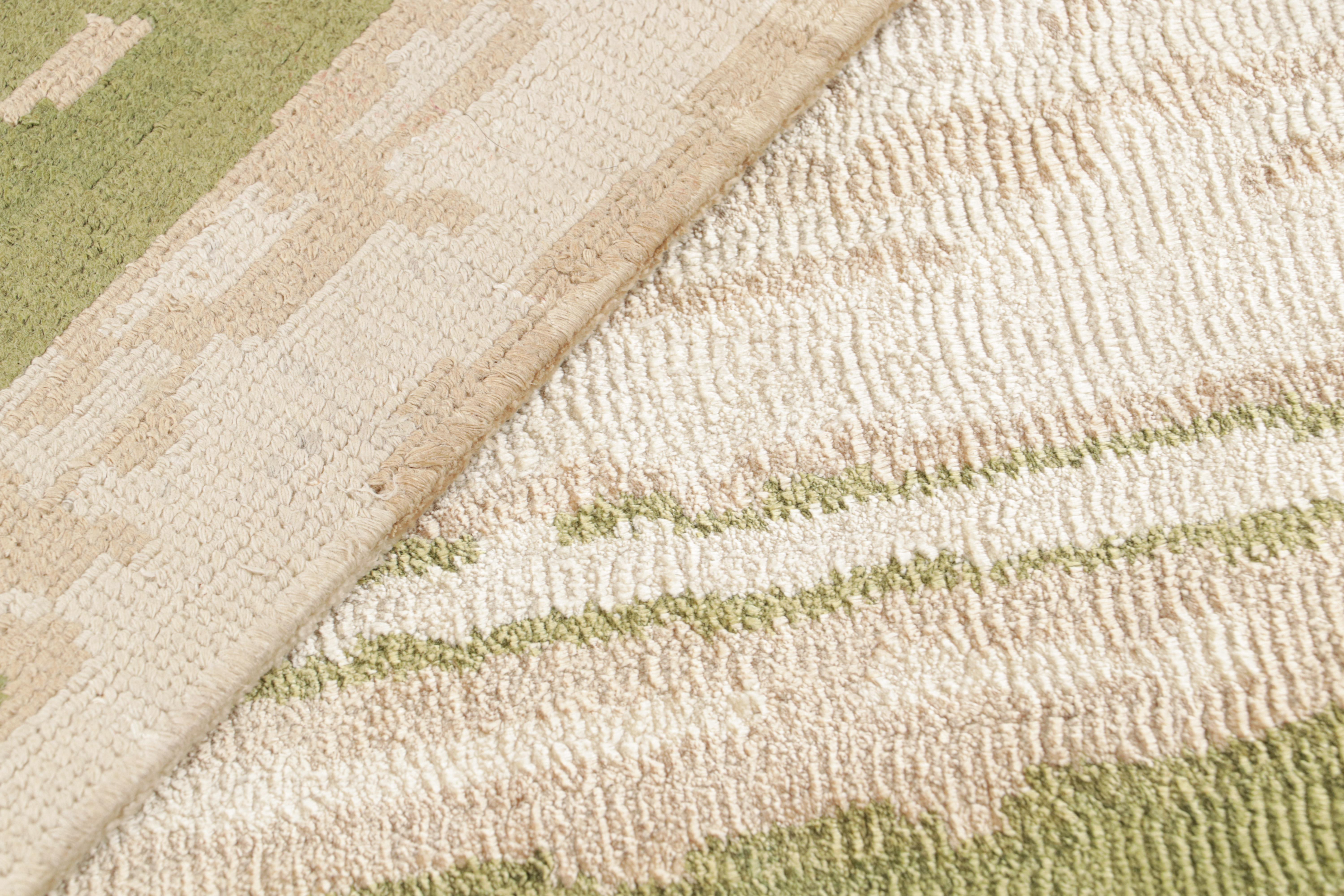 Zeitgenössischer beigegrüner geometrischer Seidenteppich mit Blumenmuster, Teppich & Kelim im Angebot 1