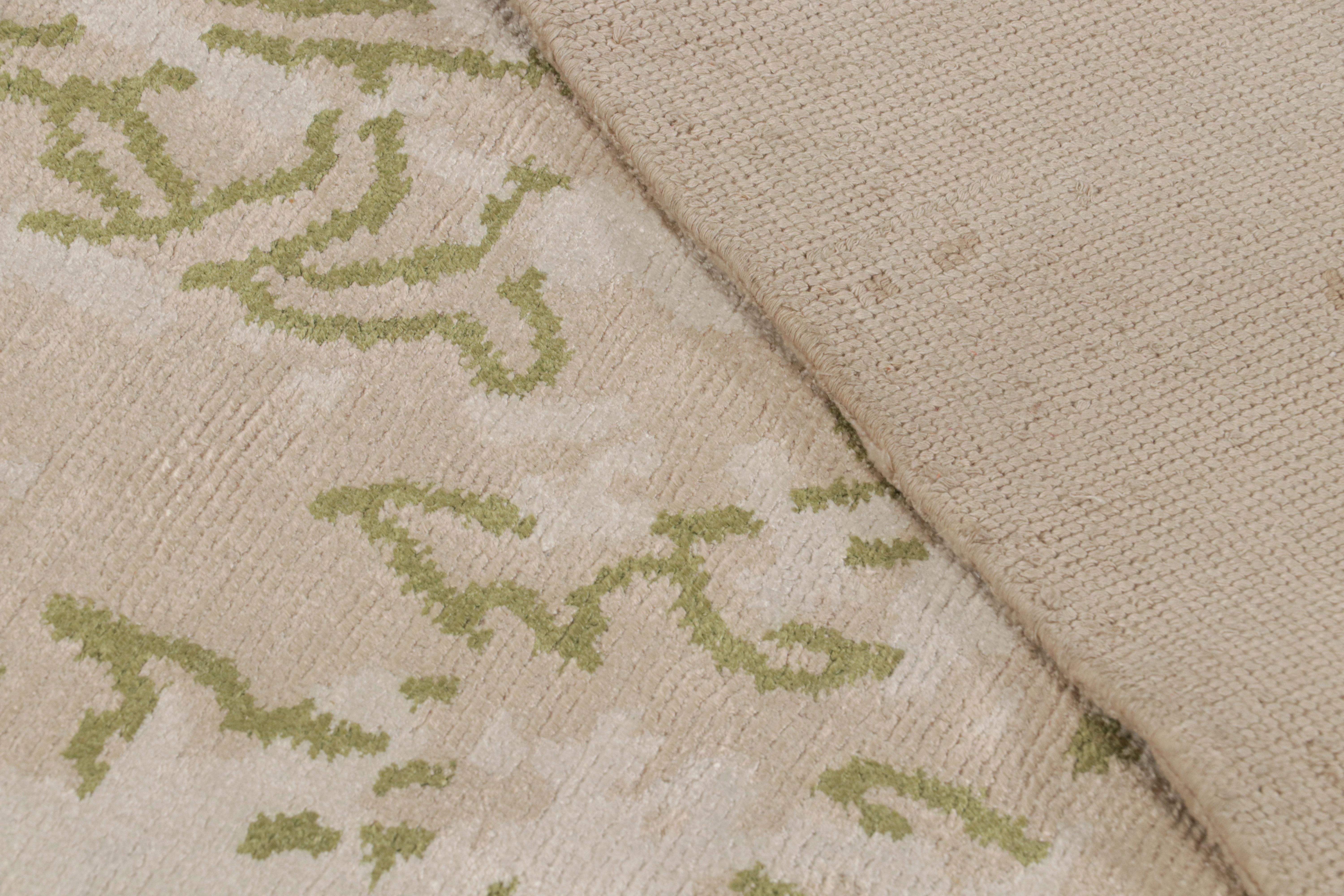 XXI secolo e contemporaneo Rug & Kilim - Tappeto di seta geometrico e floreale contemporaneo, beige e verde in vendita