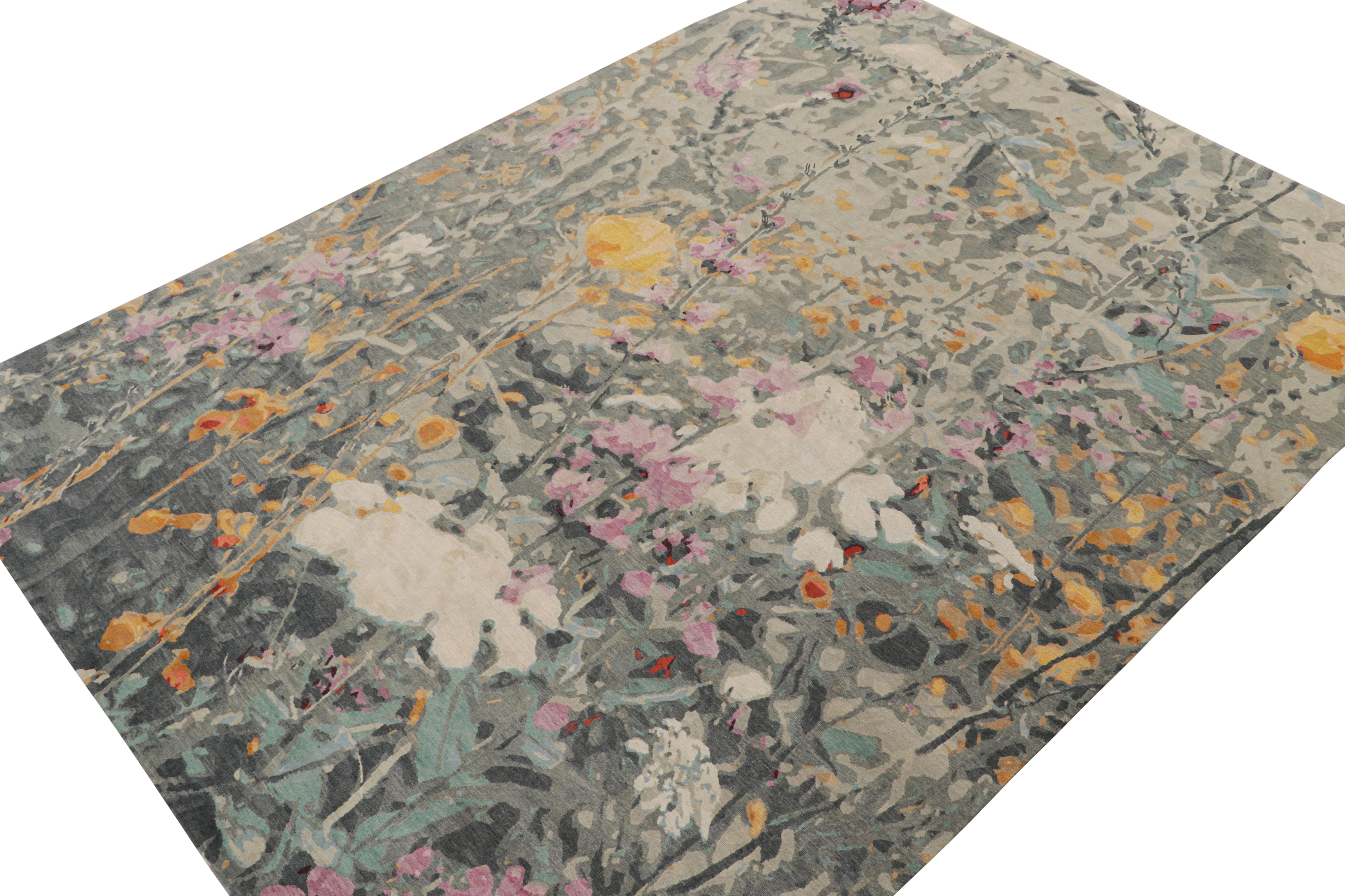 Ce tapis botanique contemporain 9x12, noué à la main en laine et soie, est issu de la collection Modern de Rug & Kilim.

Sur le Design : 

Le tapis présente un motif floral inspiré des peintures impressionnistes. La densité du design et la symphonie