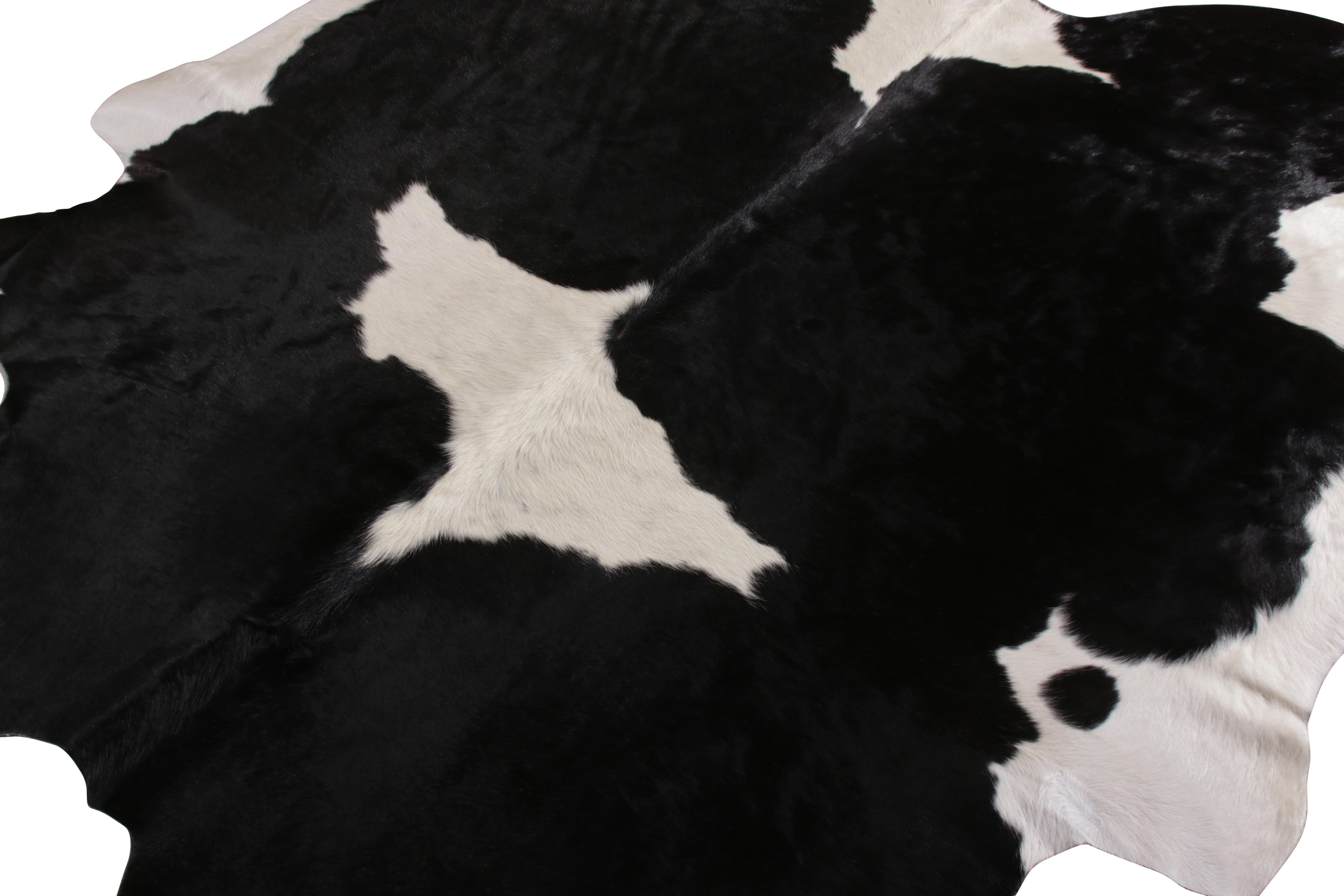 Brasiliano Rug & Kilim - Tappeto contemporaneo in pelle di mucca in bianco e nero in vendita