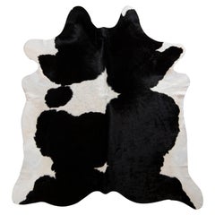 Alfombra contemporánea de piel de vaca en marrón y blanco de Rug 
Kilim