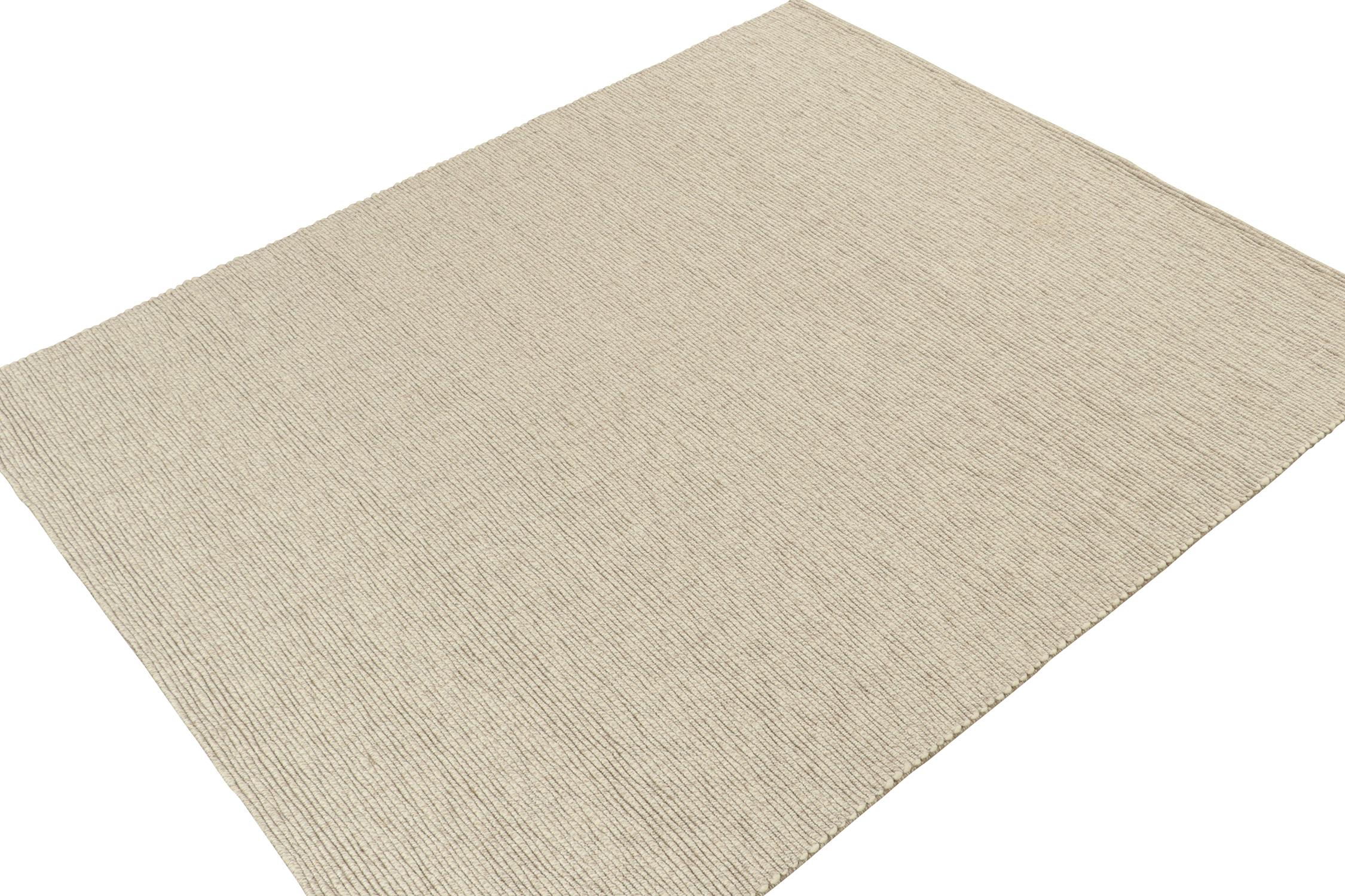 Ce tapis personnalisé est un nouvel ajout à la collection de Rug & Kilim, tissé à la main en laine naturelle.

Plus loin dans le Design :

Une texture en forme de tresse tire le meilleur parti des notes ivoire et beige qui s'inscrivent dans un look