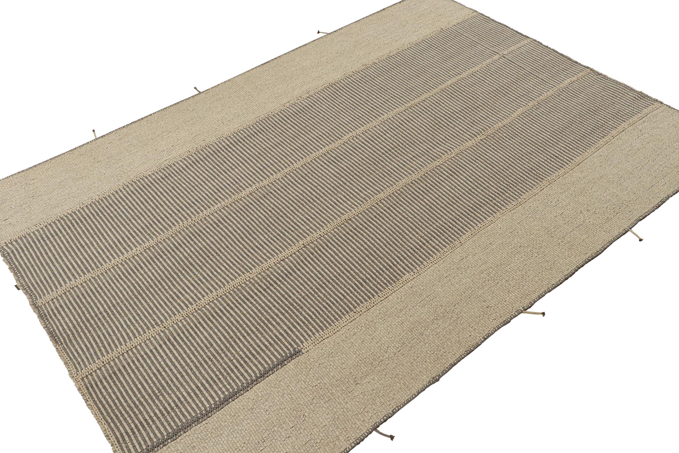 Moderne Design contemporain de kilim sur mesure de Rug & Kilim en beige-marron et gris en vente