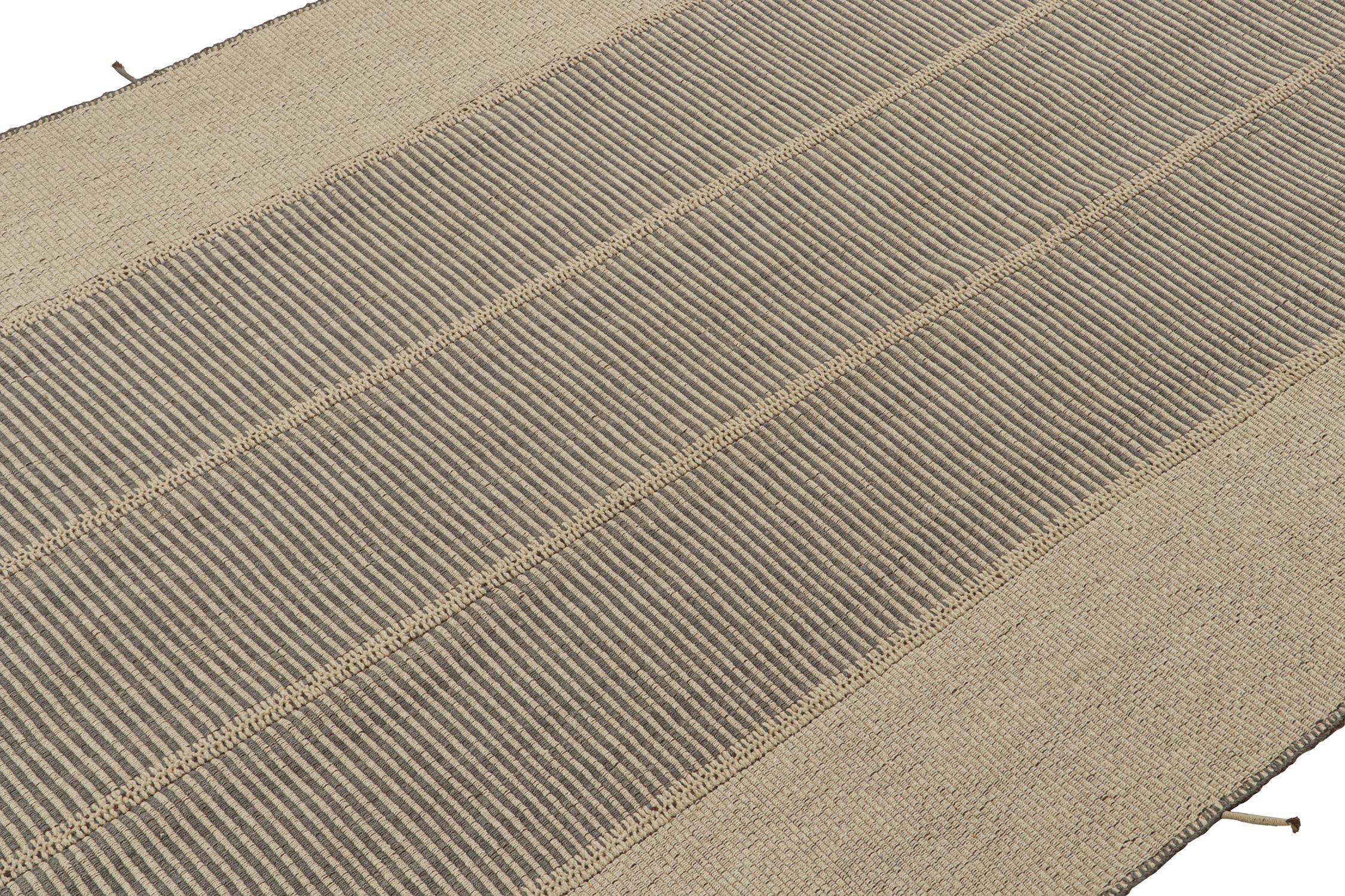 Diseño contemporáneo a medida de Rug & Kilim en beige-marrón y gris Persa en venta