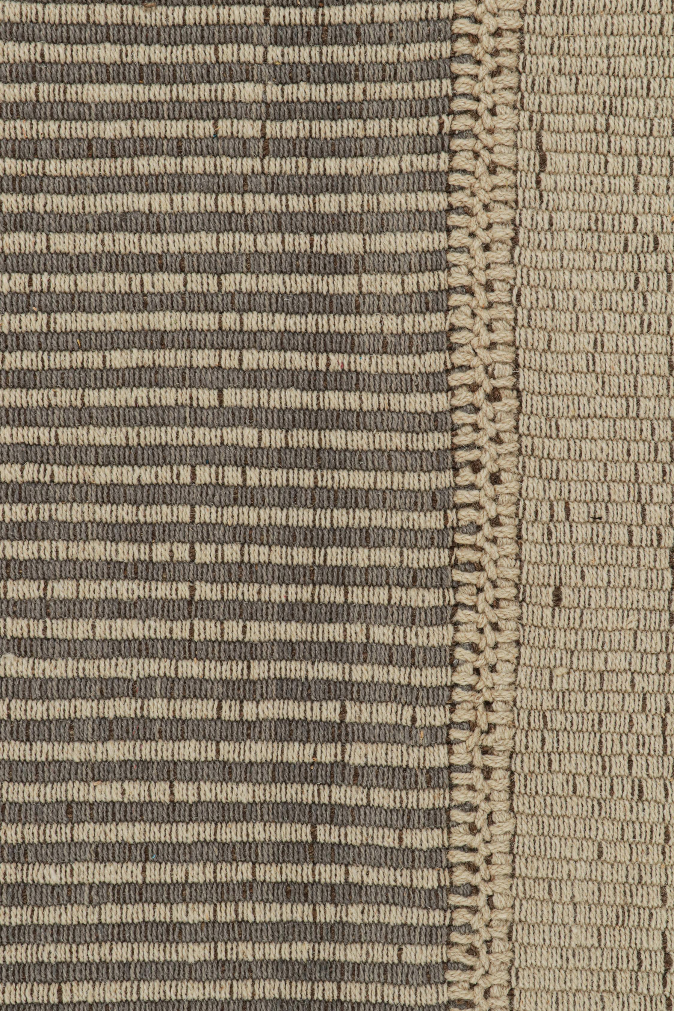 Design contemporain de kilim sur mesure de Rug & Kilim en beige-marron et gris Neuf - En vente à Long Island City, NY