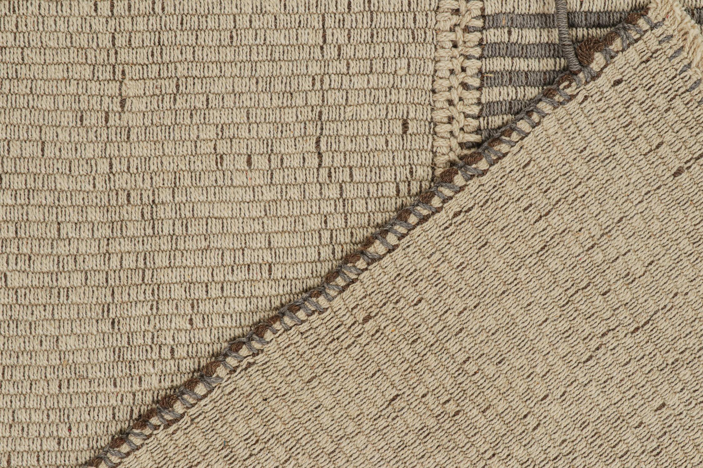 XXIe siècle et contemporain Design contemporain de kilim sur mesure de Rug & Kilim en beige-marron et gris en vente