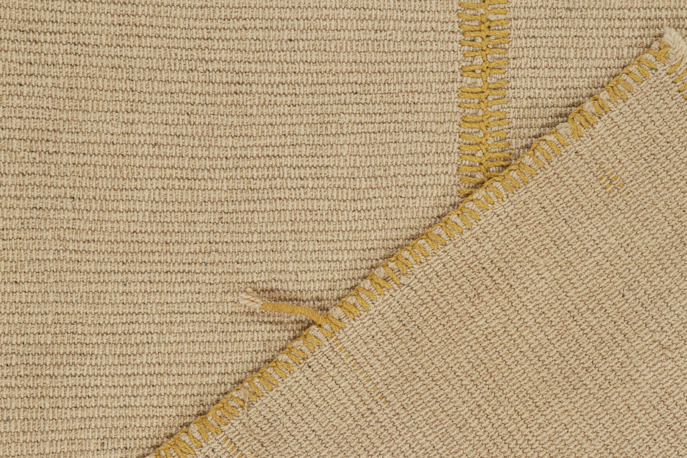 Diseño contemporáneo personalizado de Rug & Kilim en beige con rayas mostaza en Nuevo estado para la venta en Long Island City, NY