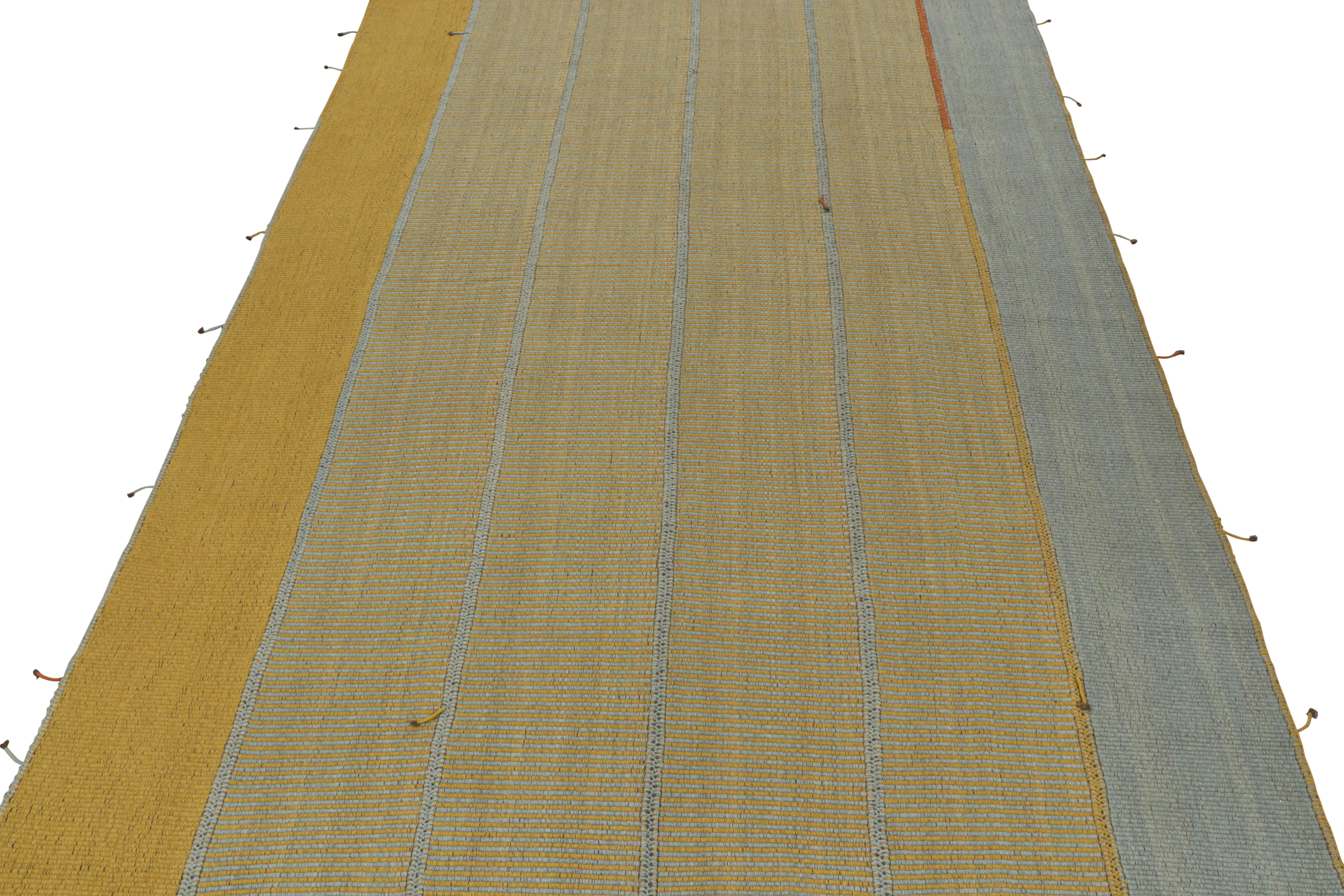 Tissé à la main Rug & Kilim's Contemporary Custom Kilim Design in Gold and Blue Stripes (Motifs contemporains de tapis sur mesure à rayures bleues et dorées) en vente