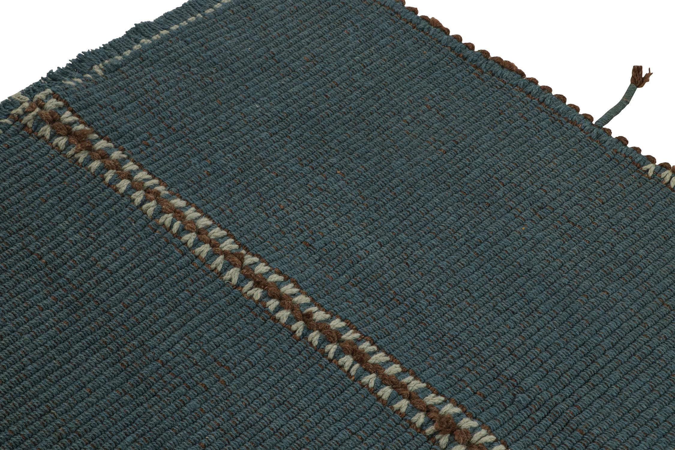 Noué à la main Tapis & Kilims Kilim contemporain personnalisé en bleu à rayures brunes en vente