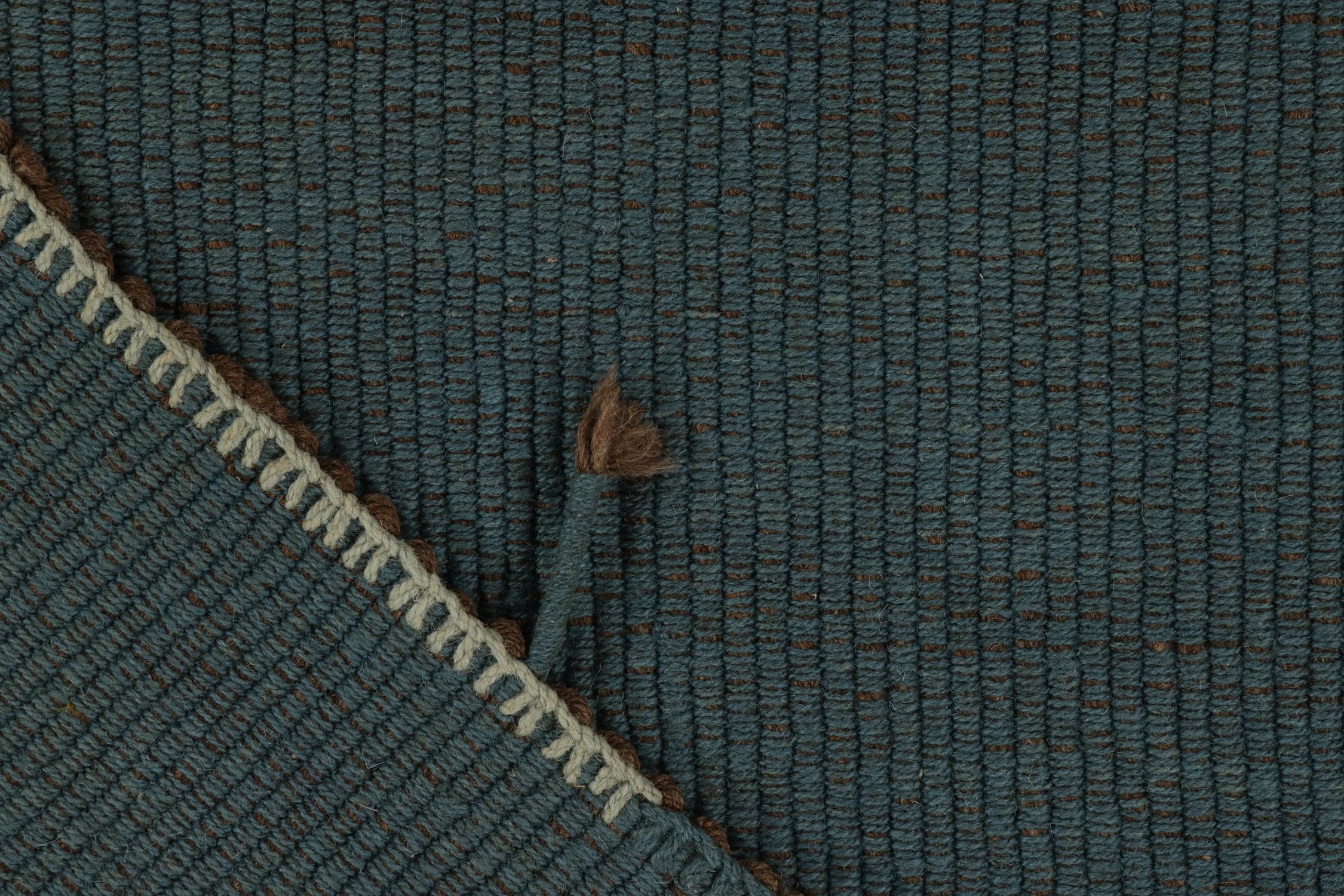 Laine Tapis & Kilims Kilim contemporain personnalisé en bleu à rayures brunes en vente
