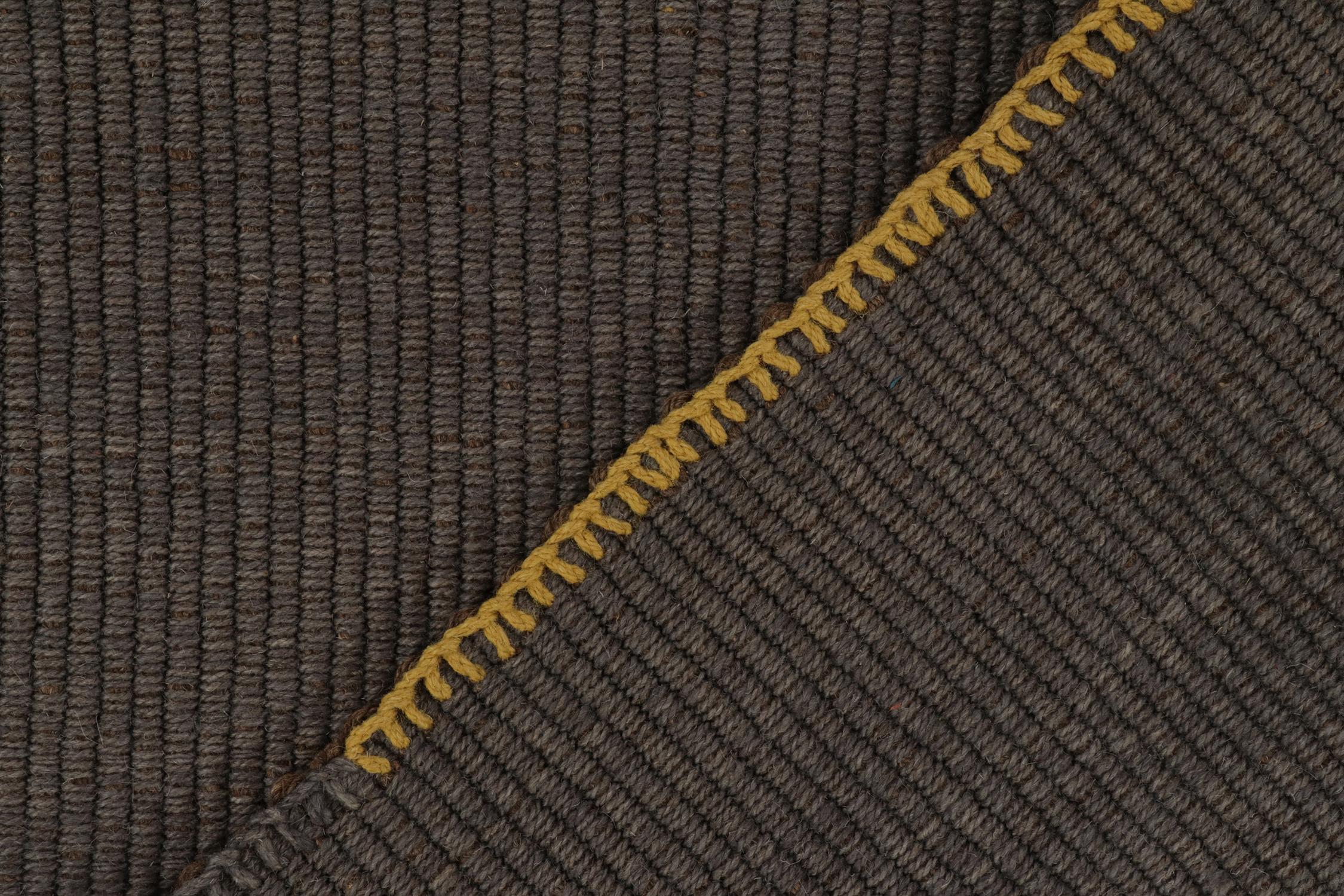 Teppich & Kilims Zeitgenössischer maßgefertigter Kelim in Grau und Gelb (21. Jahrhundert und zeitgenössisch) im Angebot