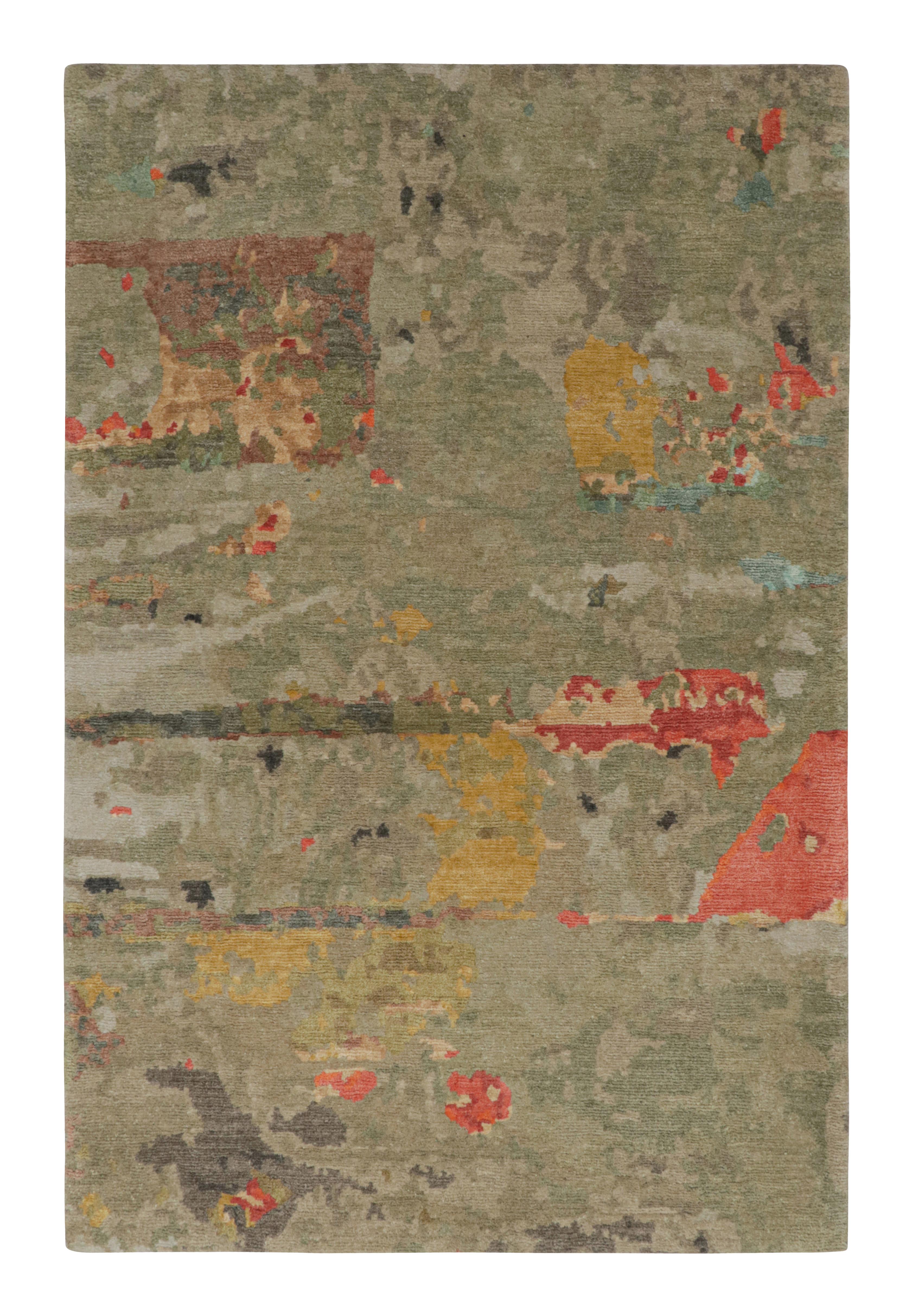 Nepalese Campione di tappeto personalizzato contemporaneo Rug & Kilim, verde con motivi astratti in vendita