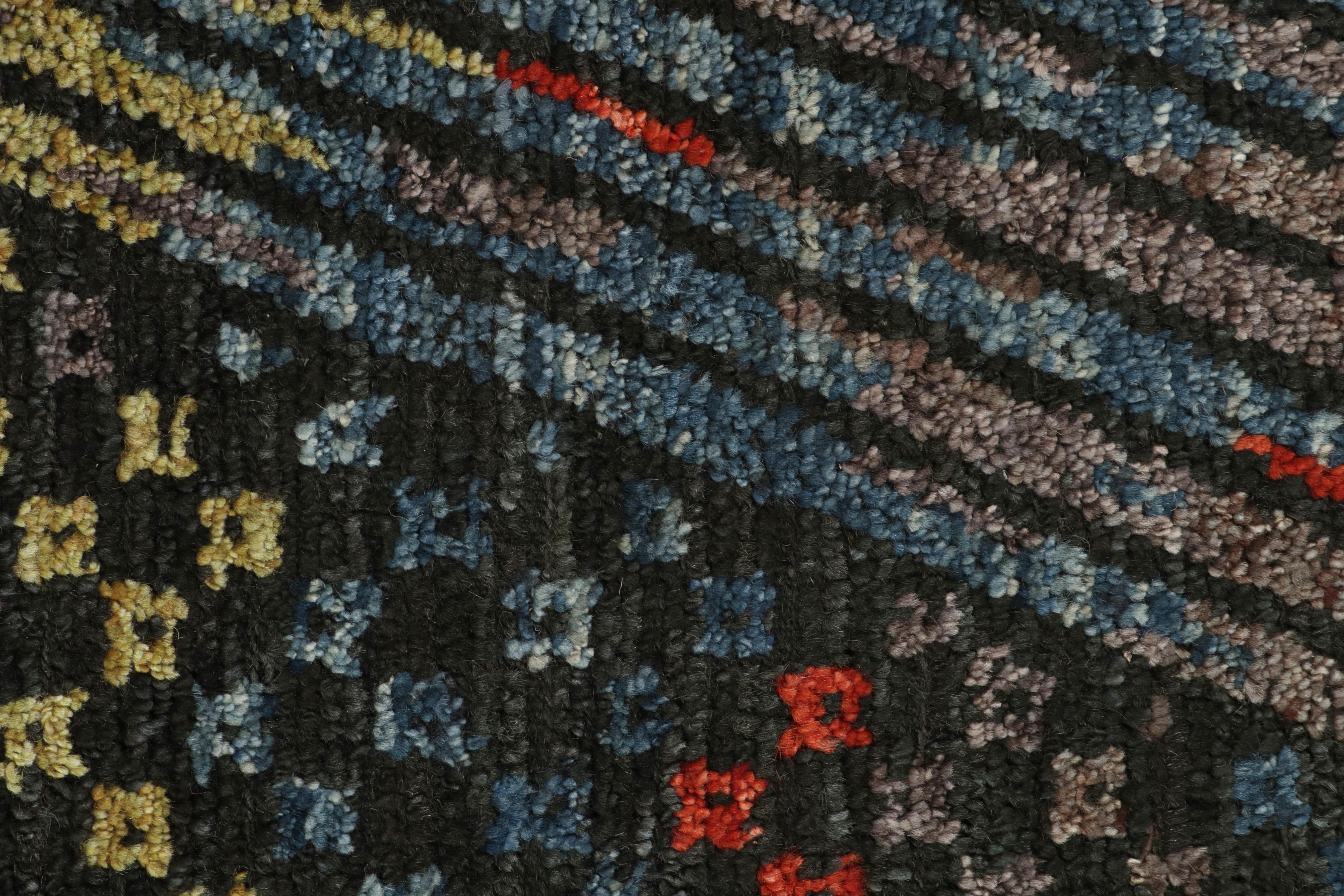 Rug & Kilim's Contemporary Custom Rug Sample mit bunten geometrischen Mustern (Moderne) im Angebot