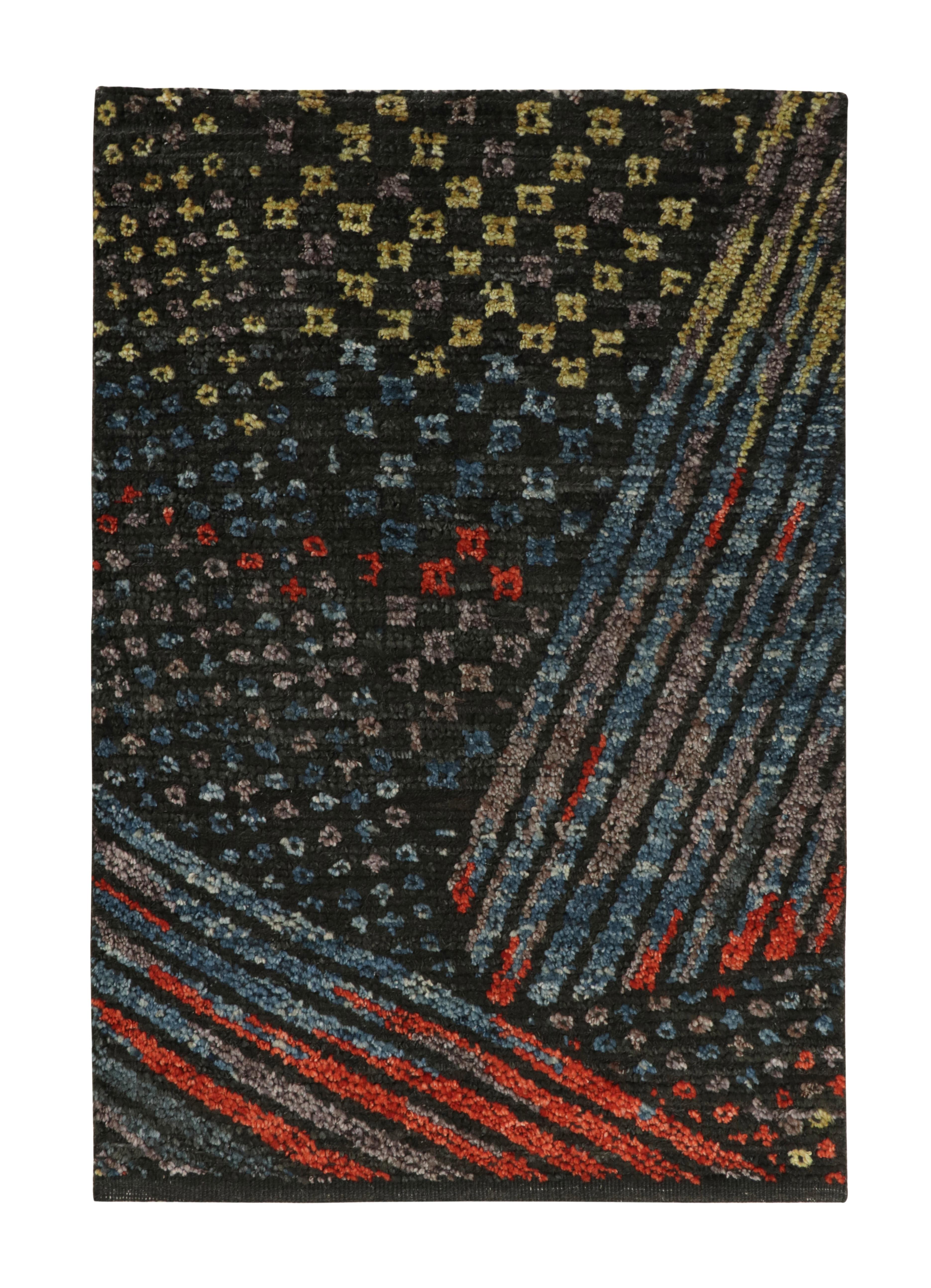 Rug & Kilim's Contemporary Custom Rug Sample mit bunten geometrischen Mustern (Indisch) im Angebot