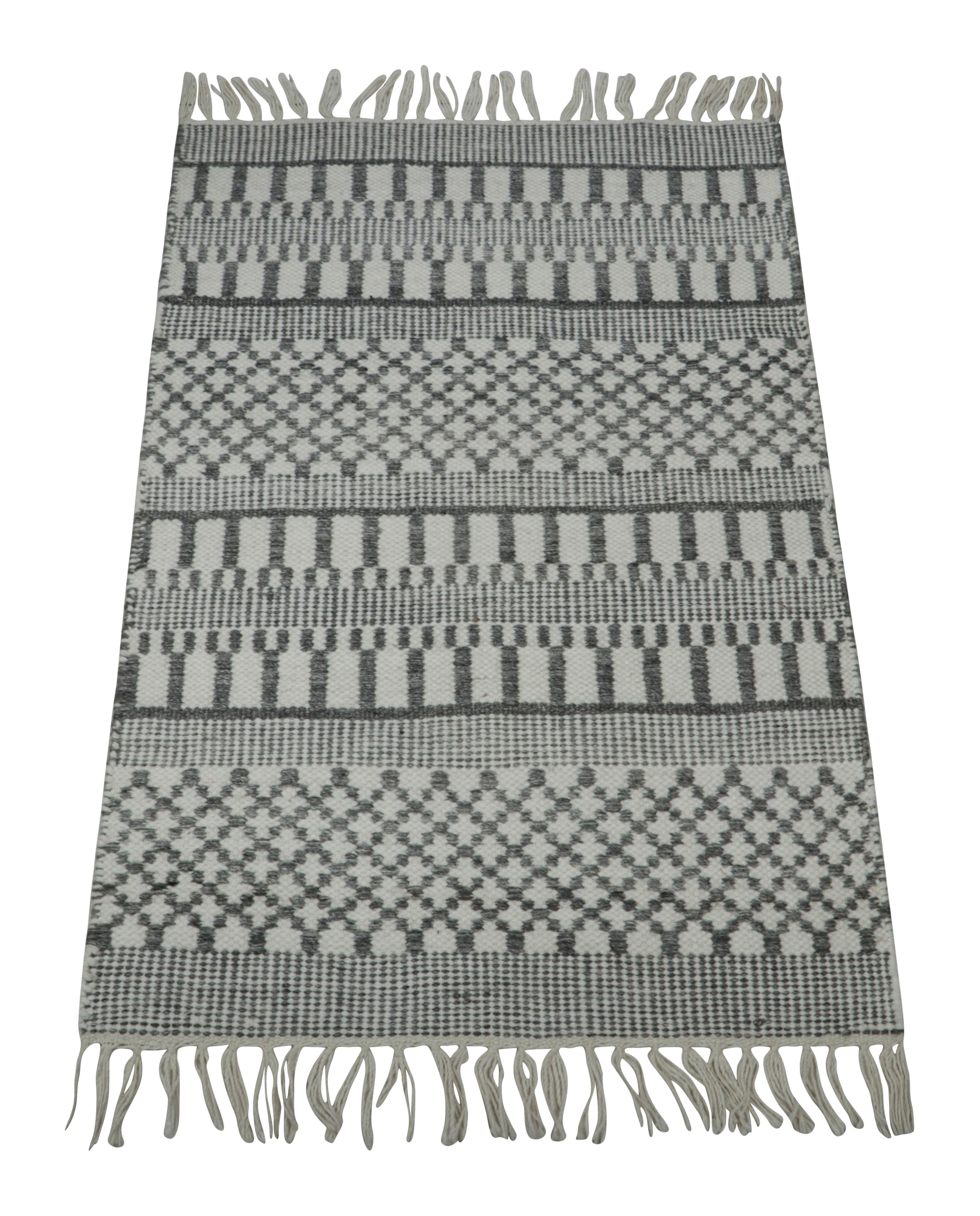 This 12x15 contemporary Dhurrie rug is an exciting new curation from Rug & Kilim’s latest acquisition of new flatweaves—handwoven in cotton in India. 

On the Design: 


Admirers of the craft will note this piece as an oversized exemplar of