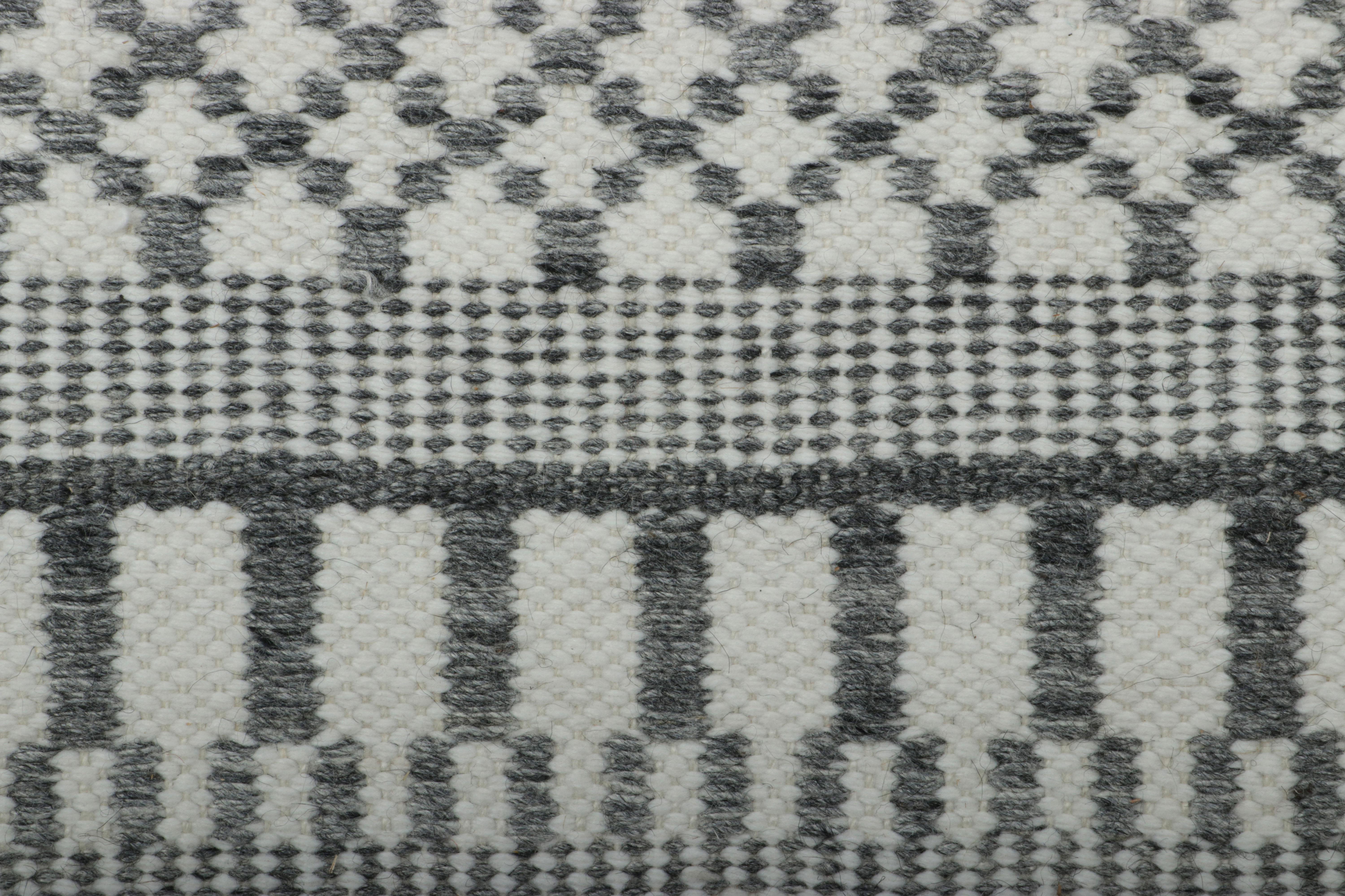 Cotton Rug & Kilim's Contemporary Dhurrie in Gray with White Geometric and Patterns For Sale