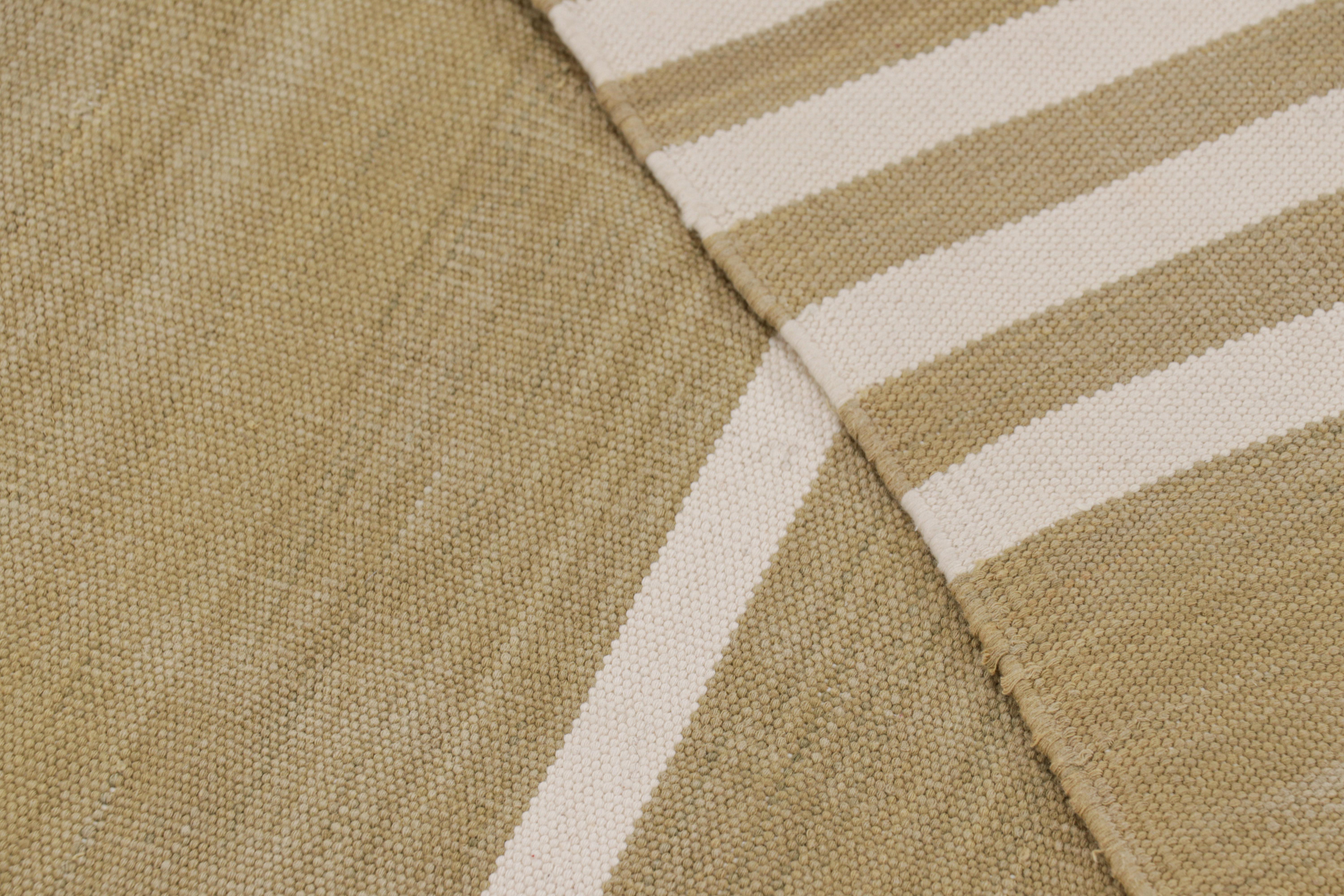 XXI secolo e contemporaneo Rug & Kilim: Tappeto Dhurrie contemporaneo a strisce bianche e beige in vendita