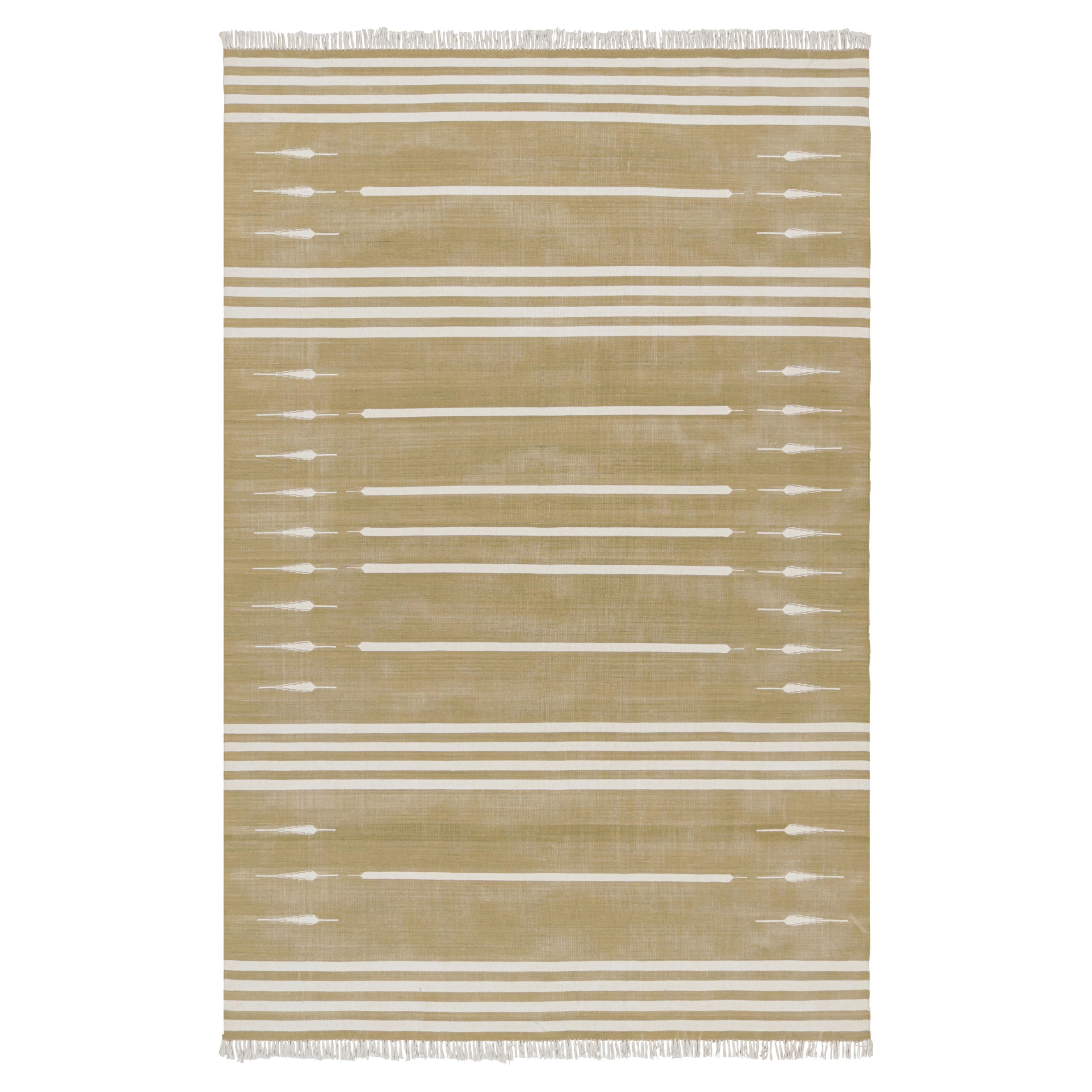 Rug & Kilim's Contemporary Dhurrie Rug in Beige and White Stripes (tapis contemporain Dhurrie à rayures beiges et blanches)