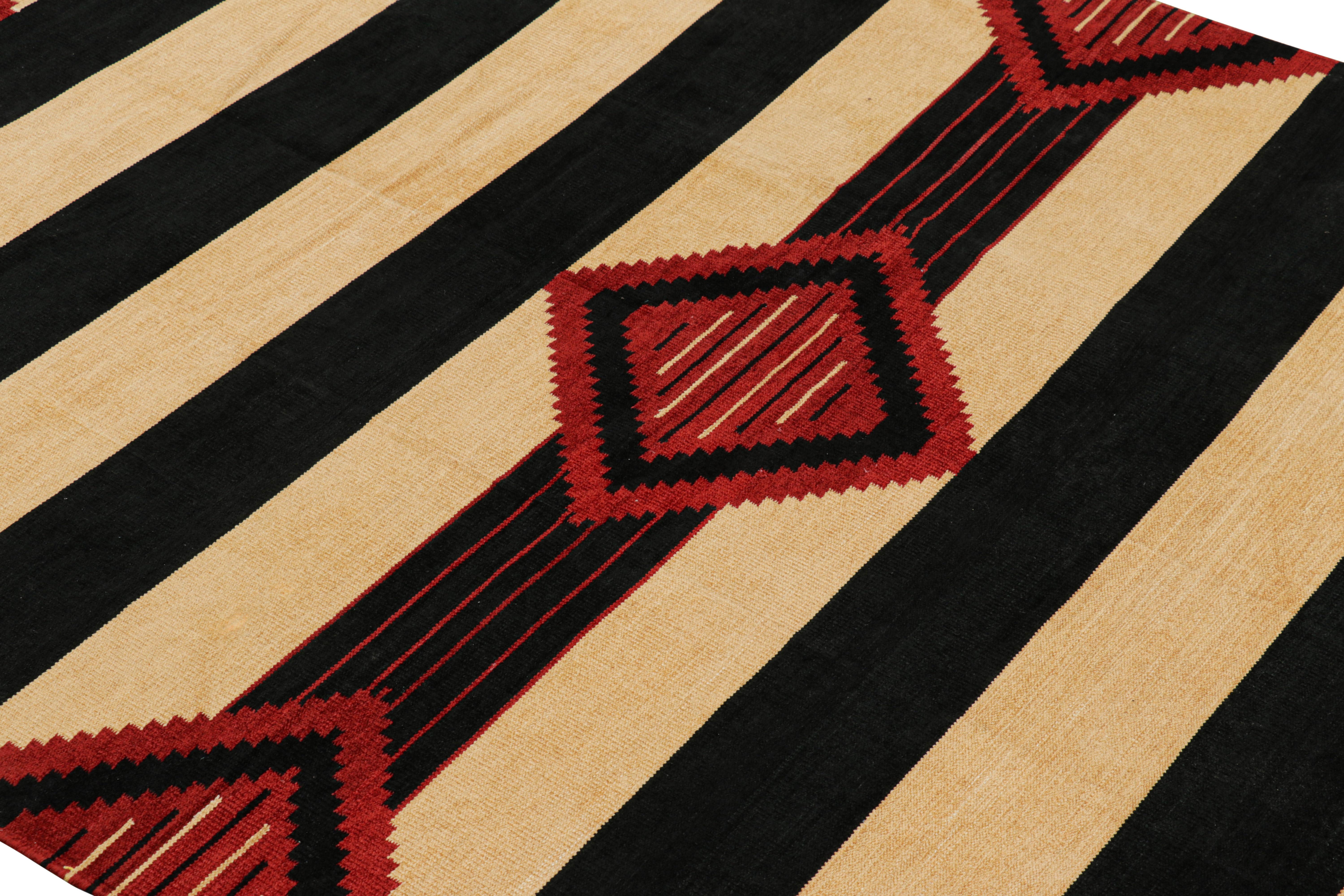 This contemporary 5x8 Dhurrie flat weave is an exciting new entry in Rug & Kilim’s esteemed custom-capable collection. Handwoven in cotton, it’s a modern take on antique and vintage Dhurrie flatweaves by one of the best partner looms in our craft,