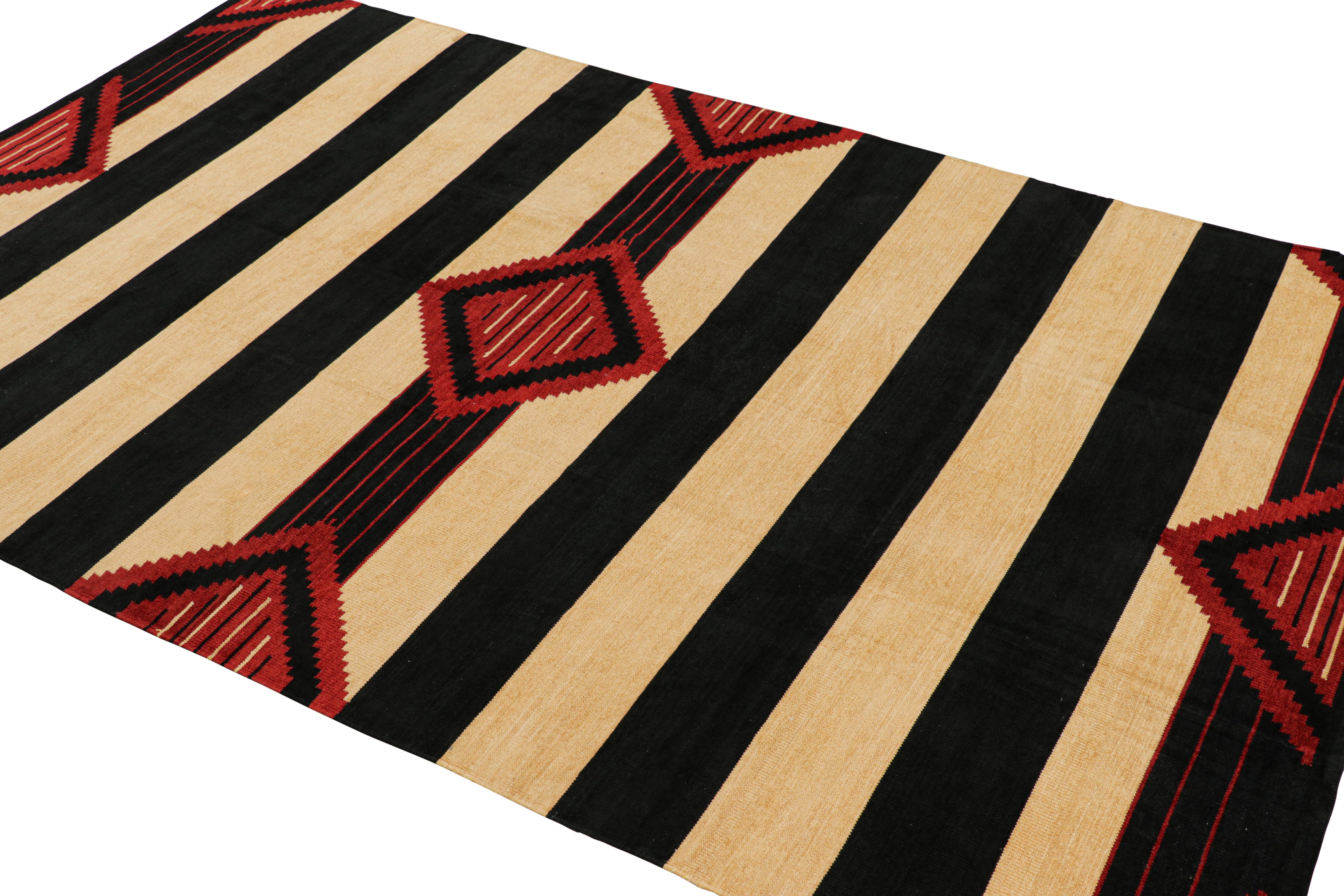 Indiano Rug & Kilim - Tappeto contemporaneo Dhurrie con medaglioni e strisce nere e rosse in vendita