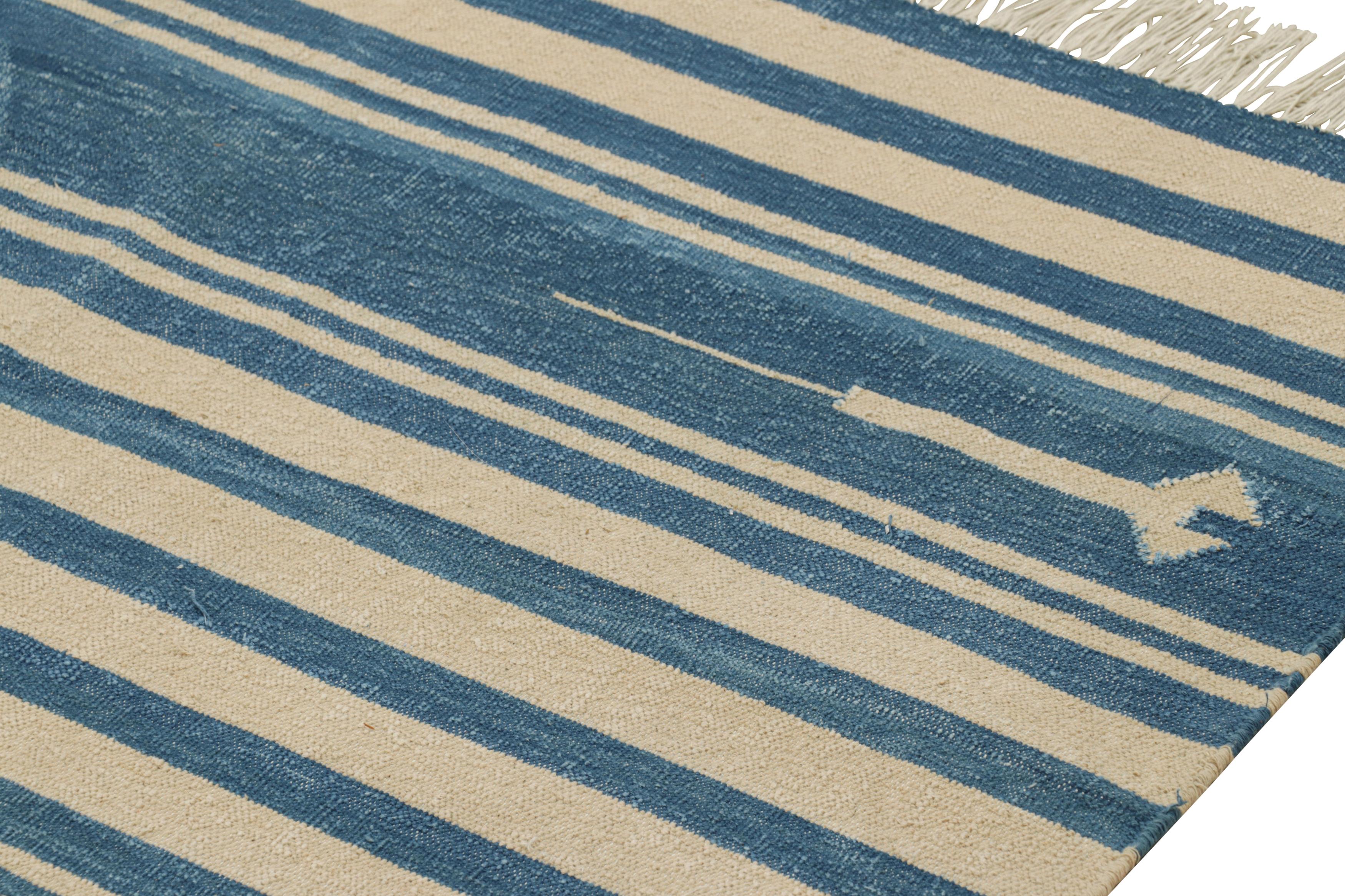 Rug & Kilim’s Contemporary Dhurrie Rug in Blue and Beige Stripes In New Condition For Sale In Long Island City, NY