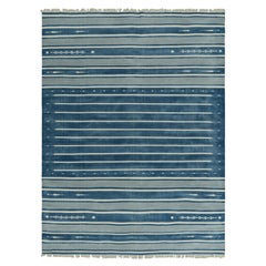 Alfombra Dhurrie contemporánea de rayas azules y blancas de Rug & Kilim