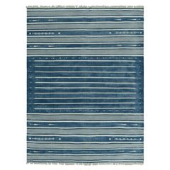 Rug & Kilim: Tappeto Dhurrie contemporaneo a strisce blu e bianco sporco