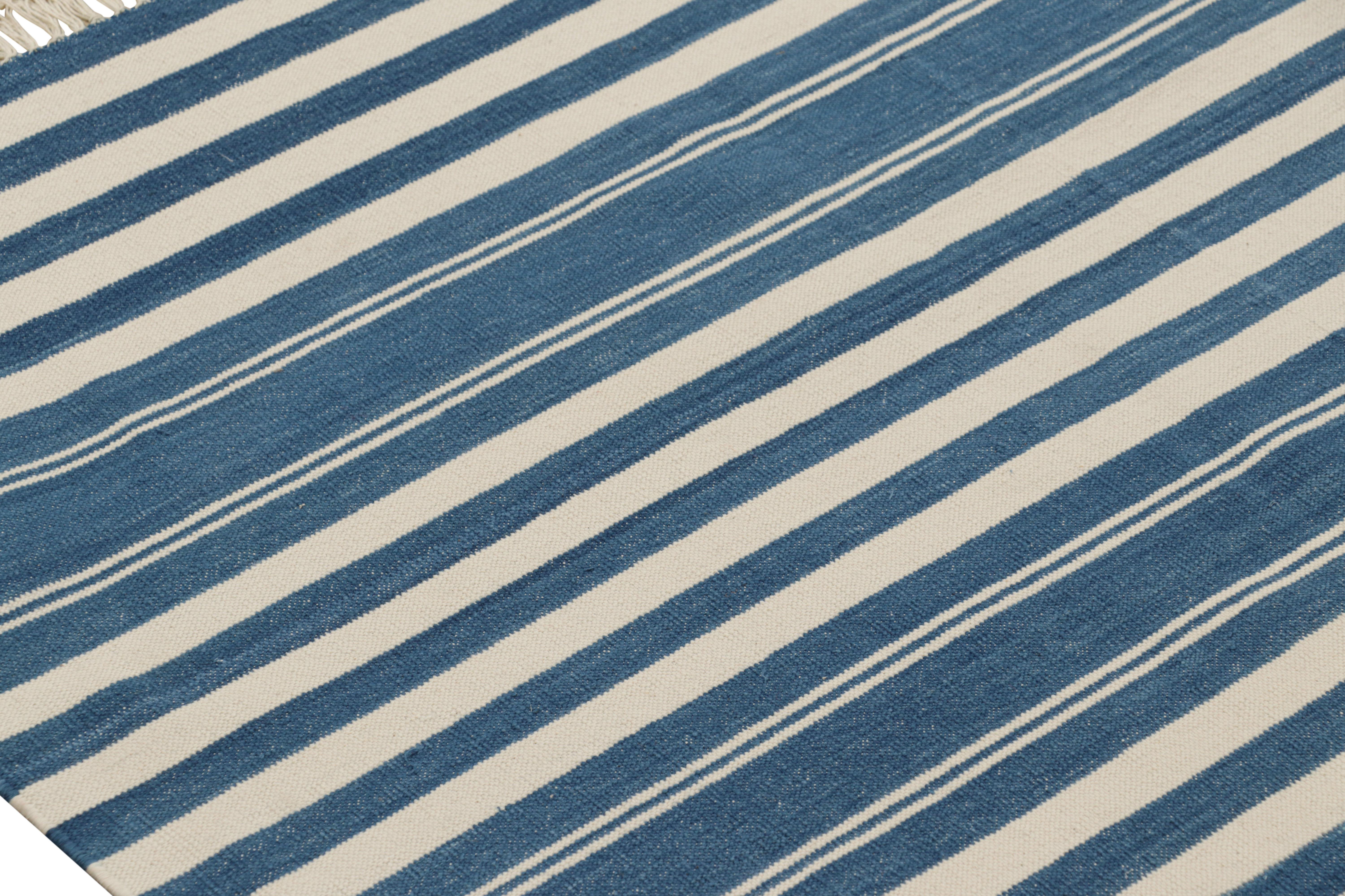 Rug & Kilim’s Contemporary Dhurrie Rug in Blue and White Stripes In New Condition For Sale In Long Island City, NY