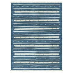 Tapis Dhurrie contemporain à rayures bleues et blanches de Rug & Kilim