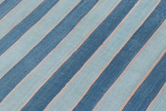 Rug & Kilim's Contemporary Dhurrie-Teppich in blauen Streifen